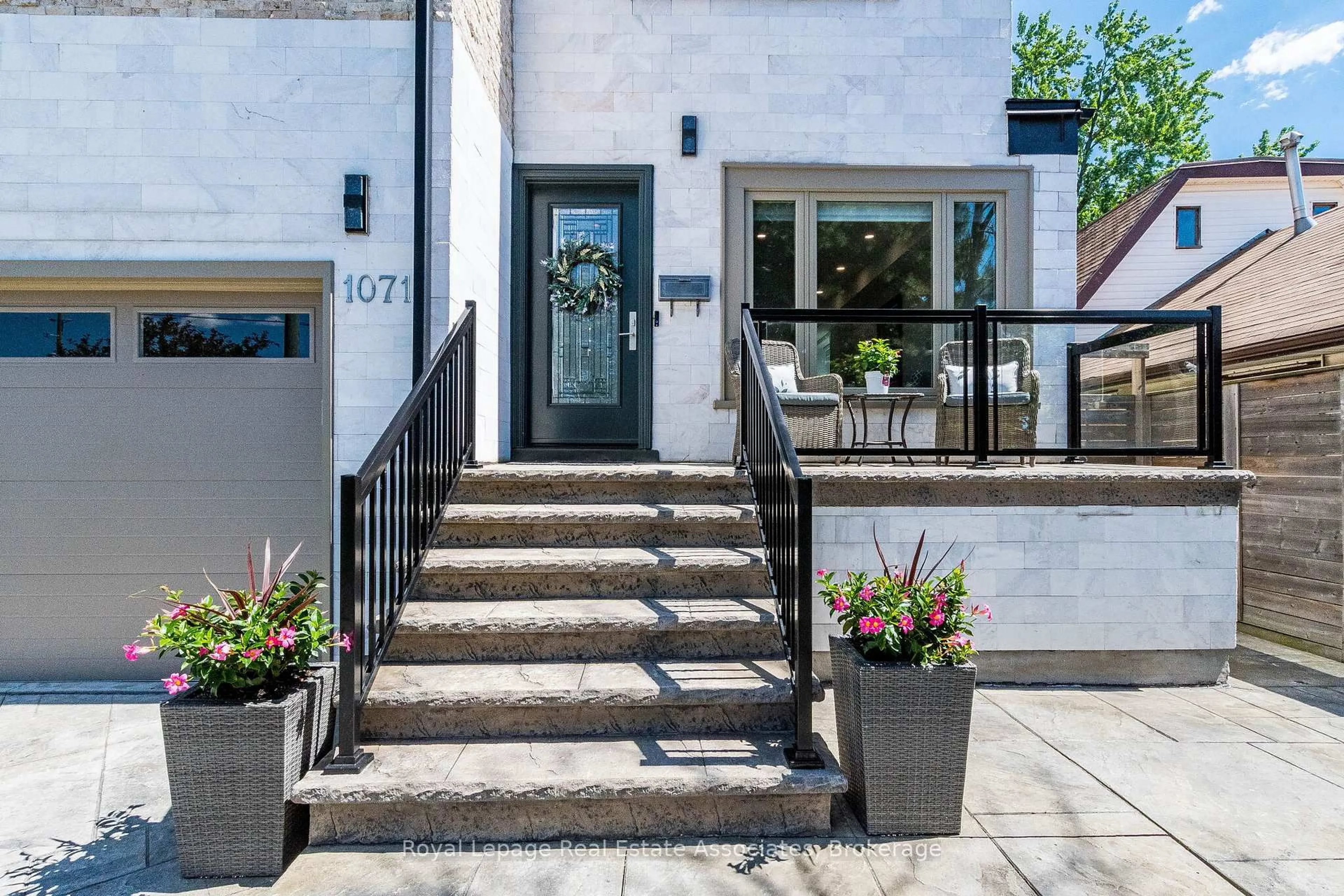 Unknown for 1071 Westmount Ave, Mississauga Ontario L5E 1X5