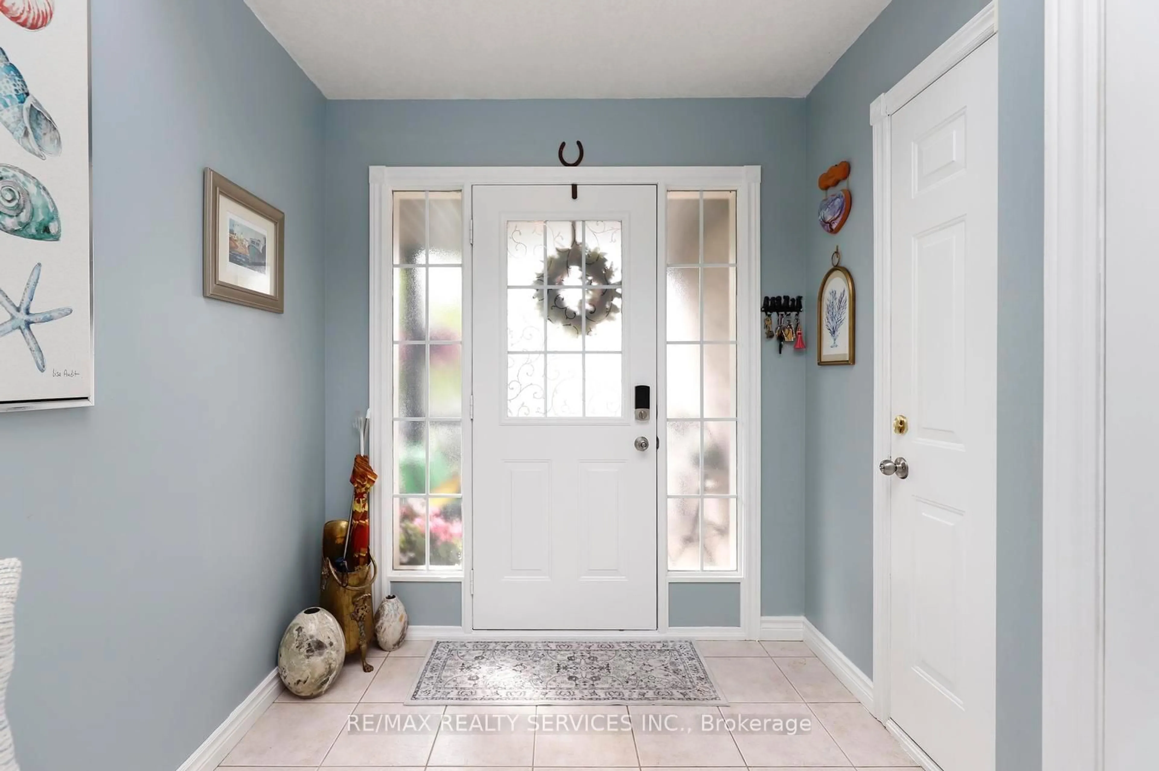 Indoor entryway for 101 Glengarry Rd, Orangeville Ontario L9W 5E4