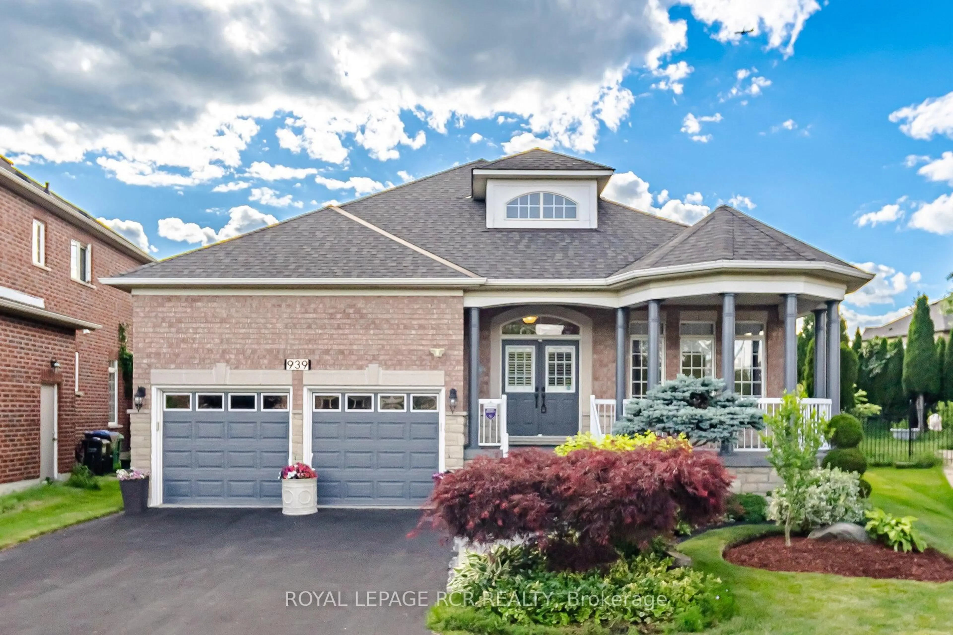 Home with brick exterior material, street for 939 Brass Winds Pl, Mississauga Ontario L5W 1T1