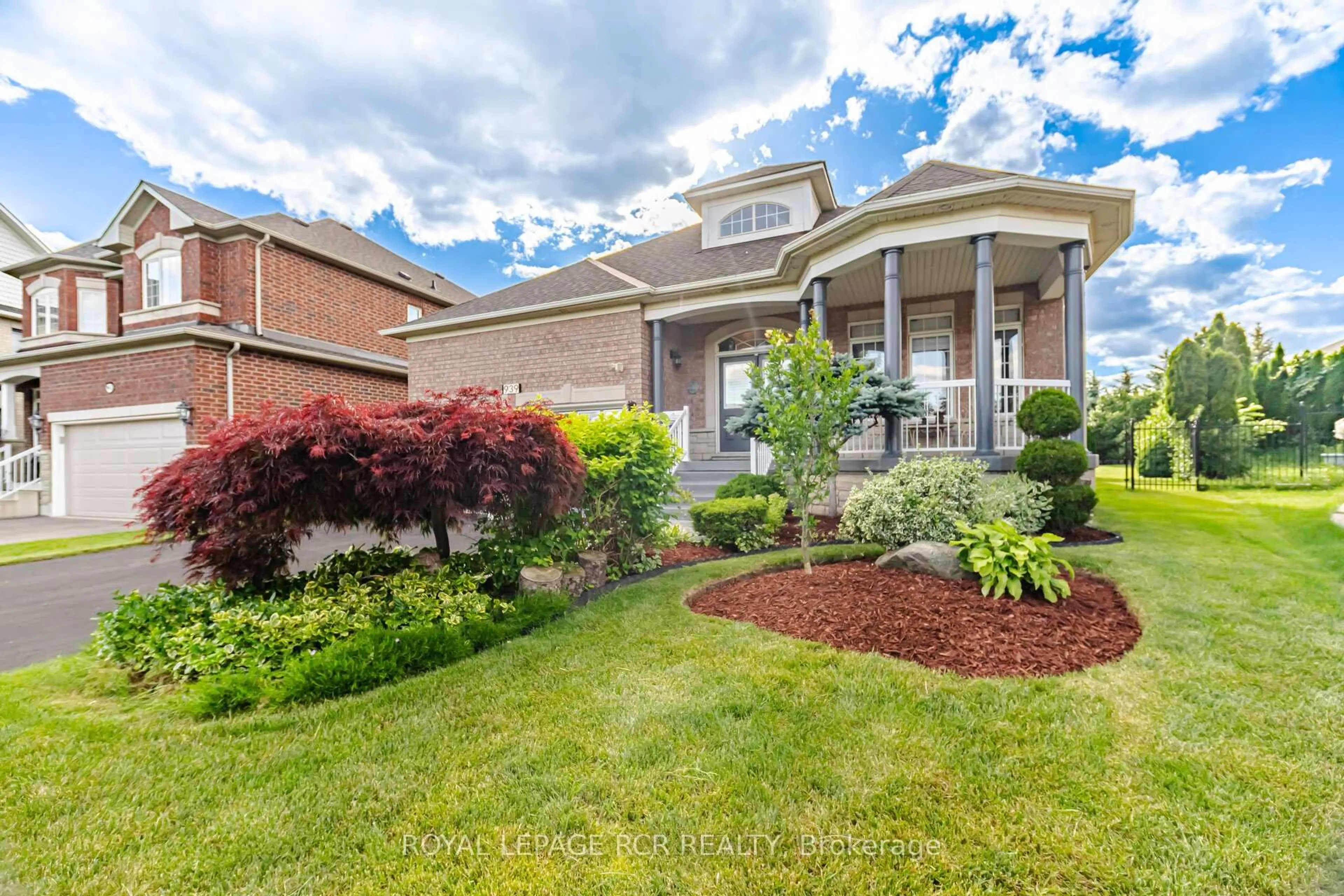 Home with brick exterior material, street for 939 Brass Winds Pl, Mississauga Ontario L5W 1T1