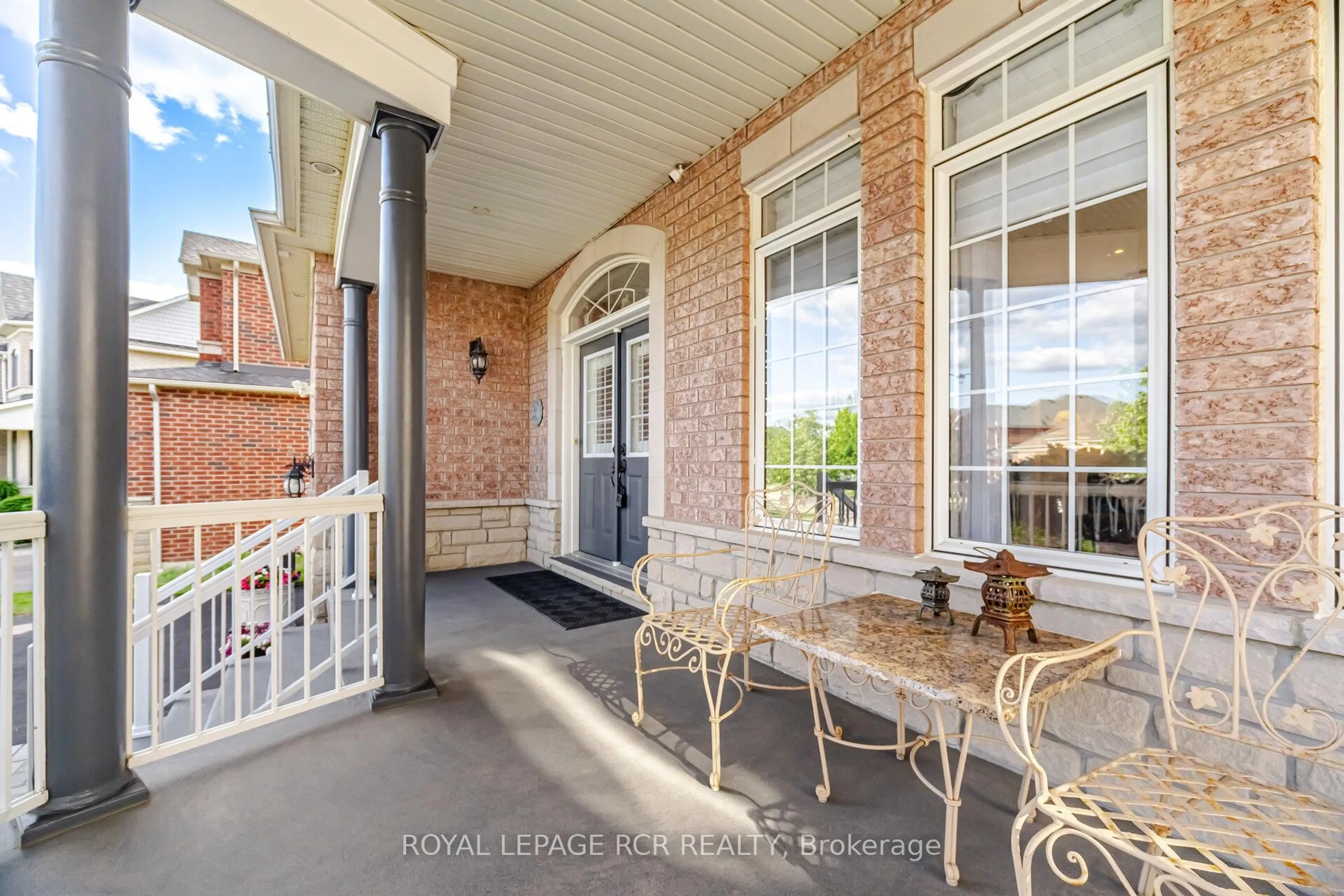 Patio, street for 939 Brass Winds Pl, Mississauga Ontario L5W 1T1