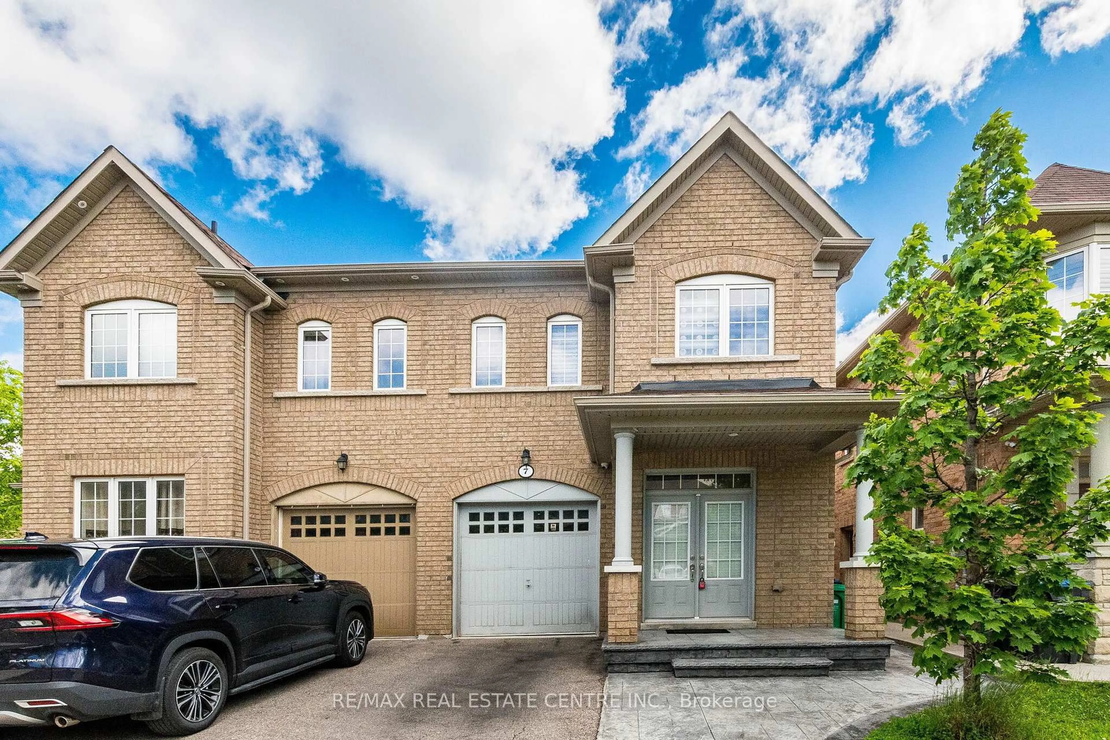 Home with brick exterior material, street for 7 Loftsmoor Dr, Brampton Ontario L6R 3R8