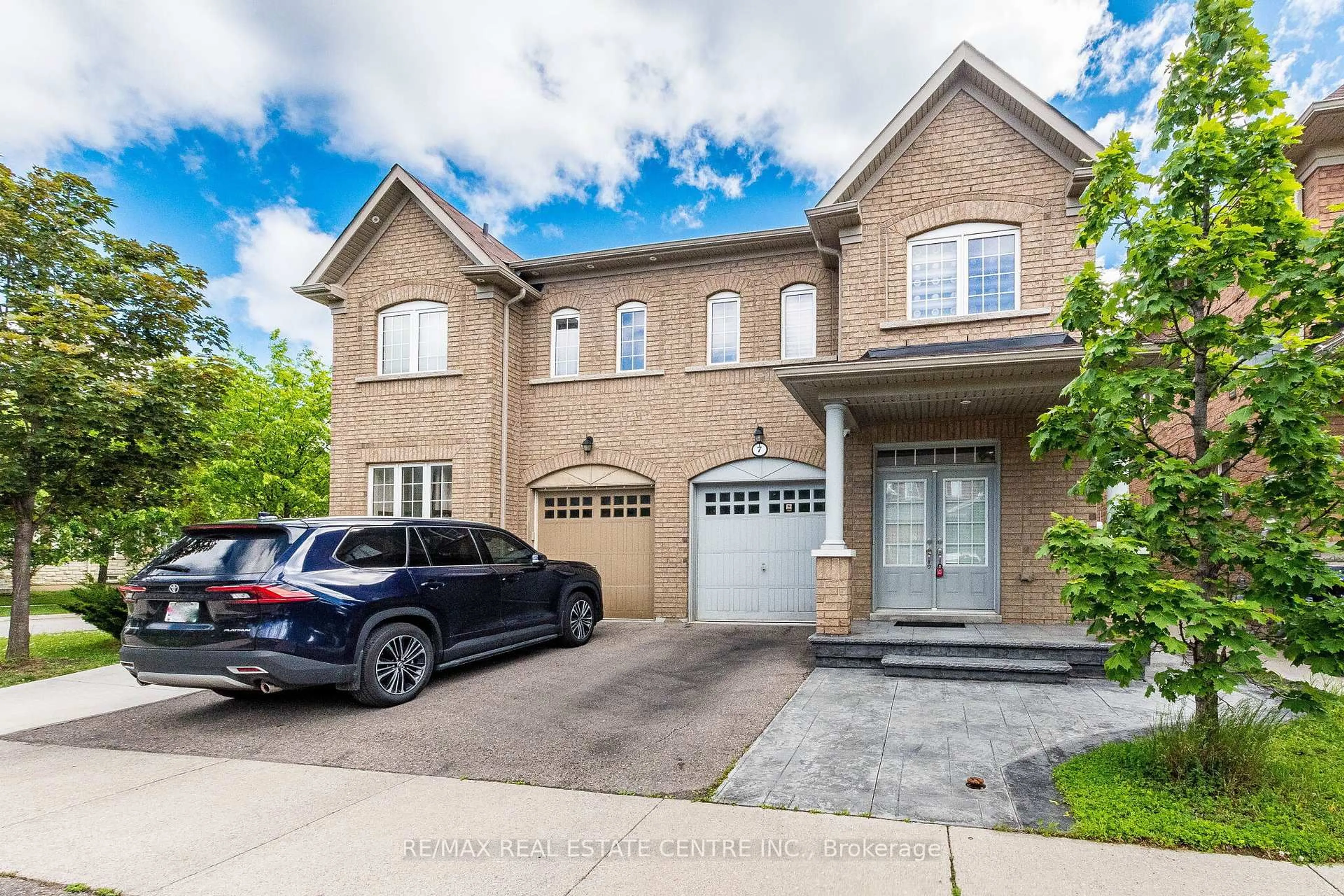 Home with brick exterior material, street for 7 Loftsmoor Dr, Brampton Ontario L6R 3R8