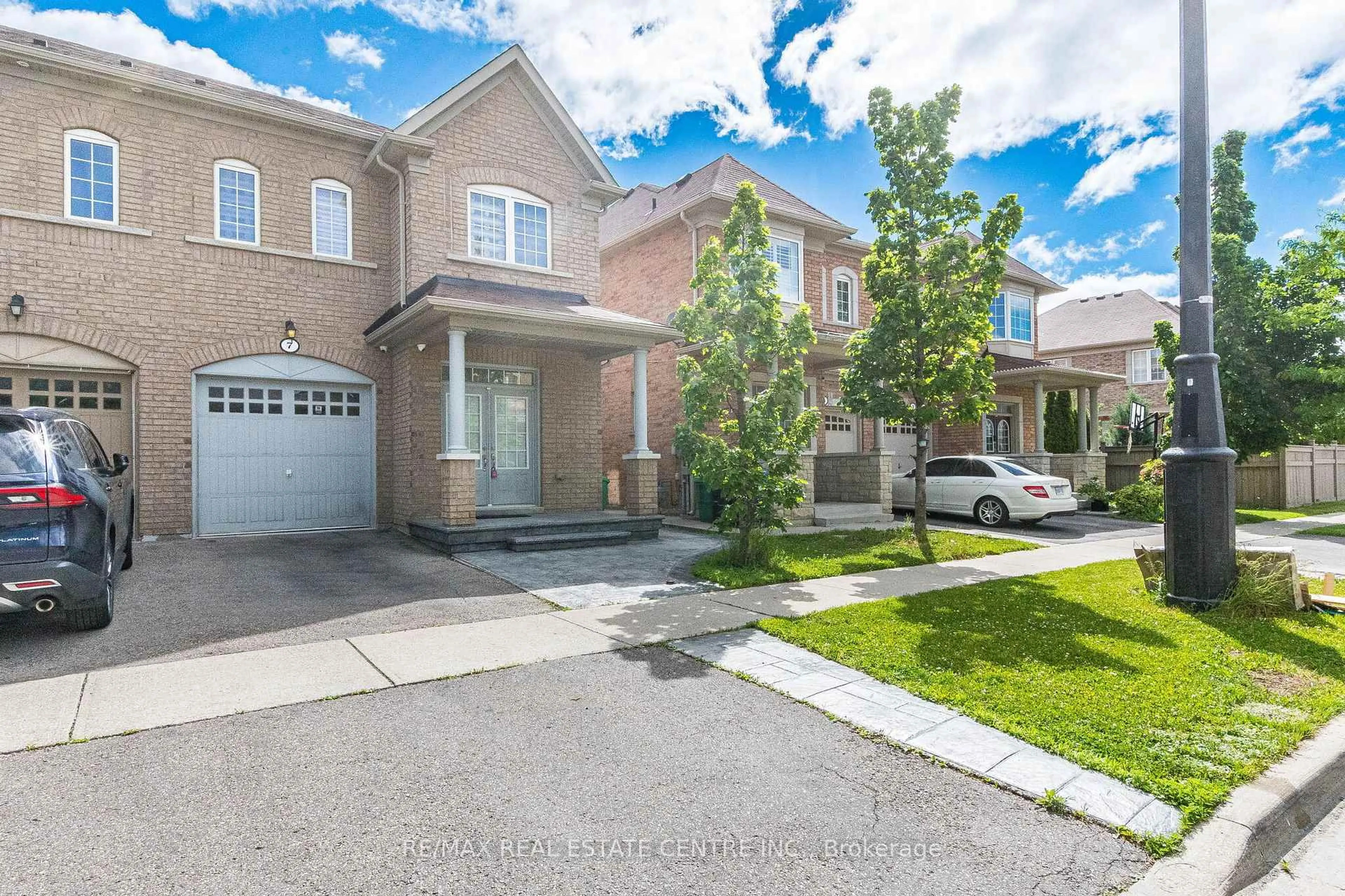 Unknown for 7 Loftsmoor Dr, Brampton Ontario L6R 3R8