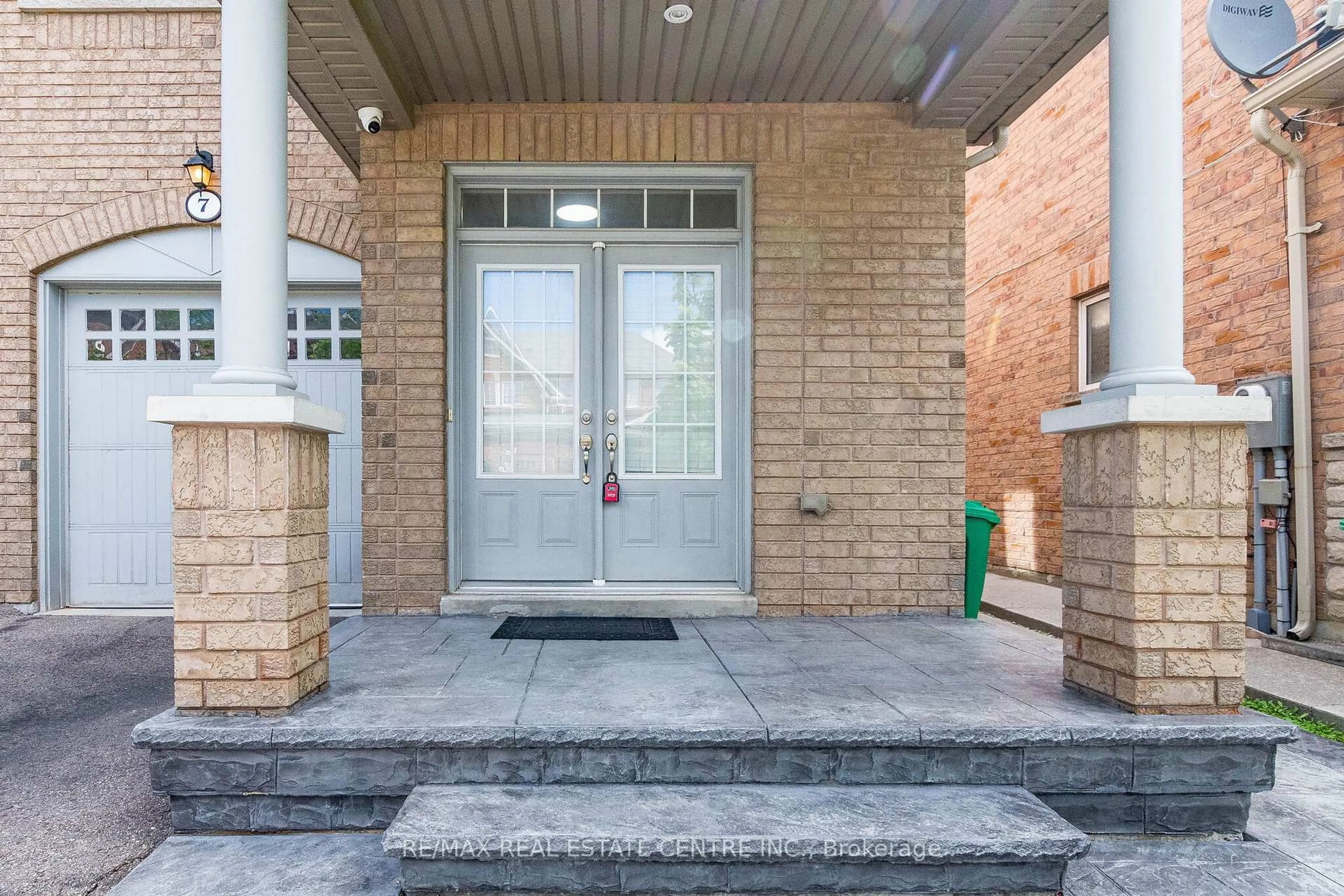 Unknown for 7 Loftsmoor Dr, Brampton Ontario L6R 3R8