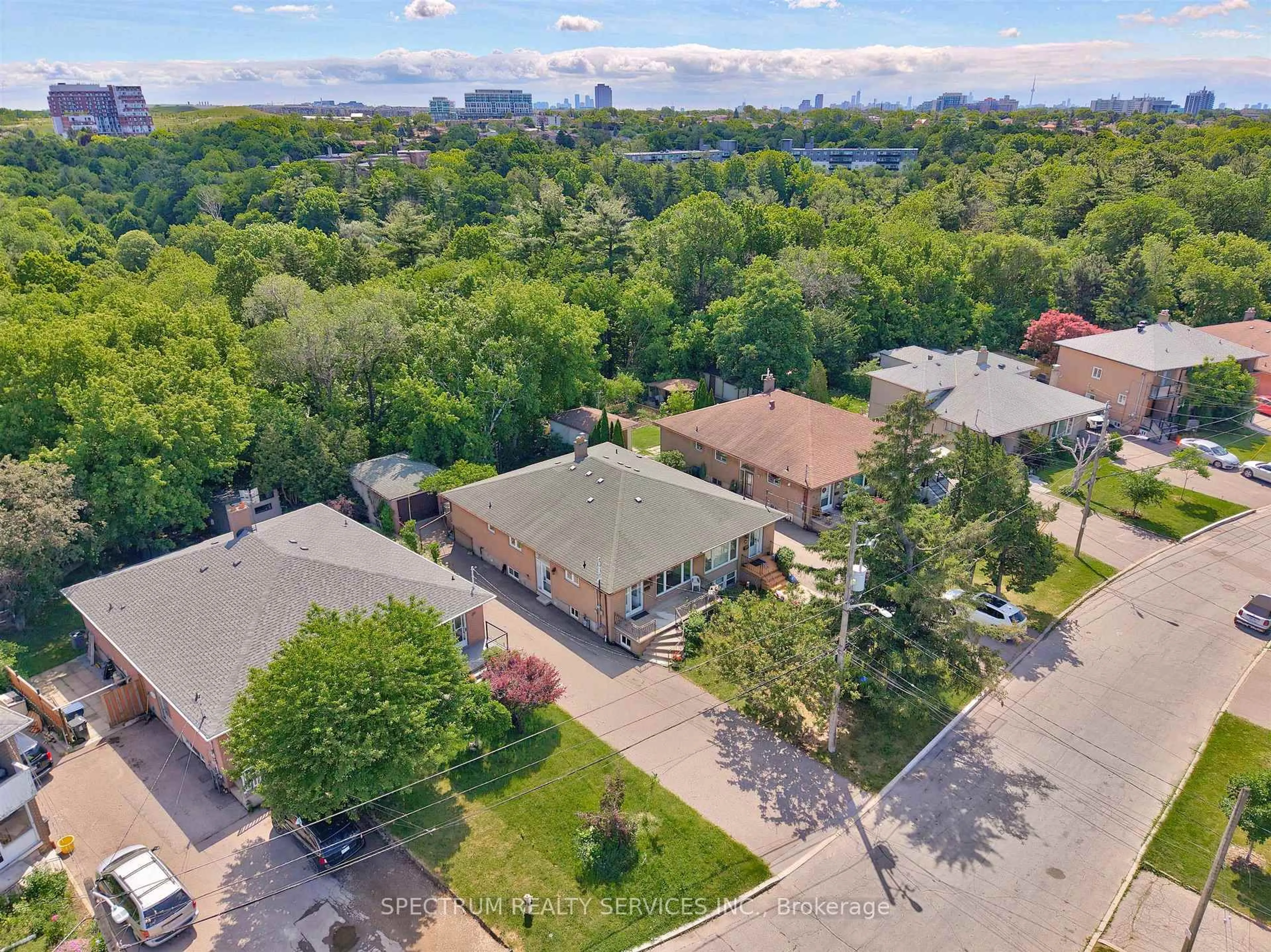 A pic from outside/outdoor area/front of a property/back of a property/a pic from drone, city buildings view from balcony for 37 Newlin Cres, Toronto Ontario M3L 1X5