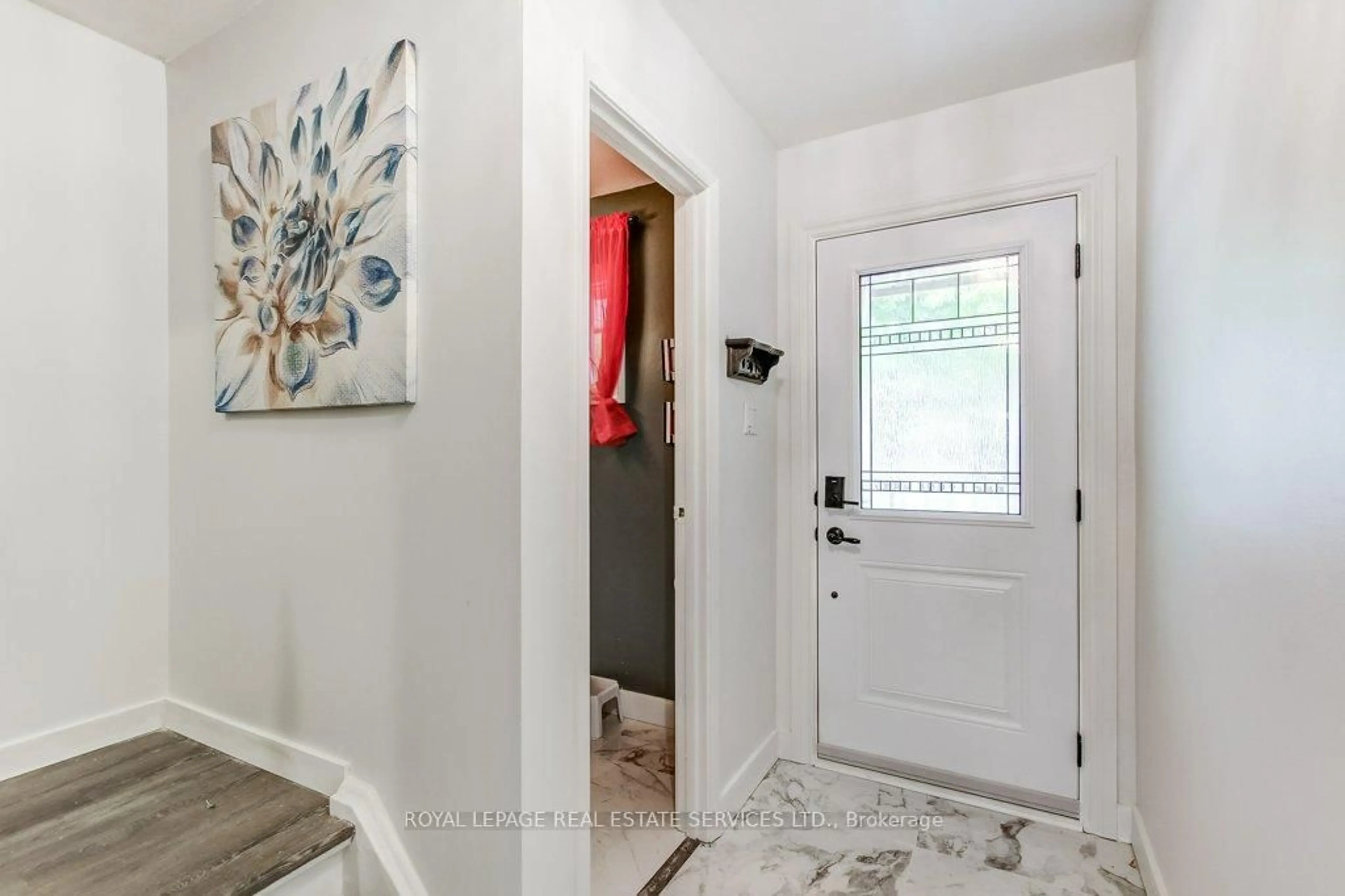 Indoor entryway for 532 Sheraton Rd #34, Burlington Ontario L7L 4B2