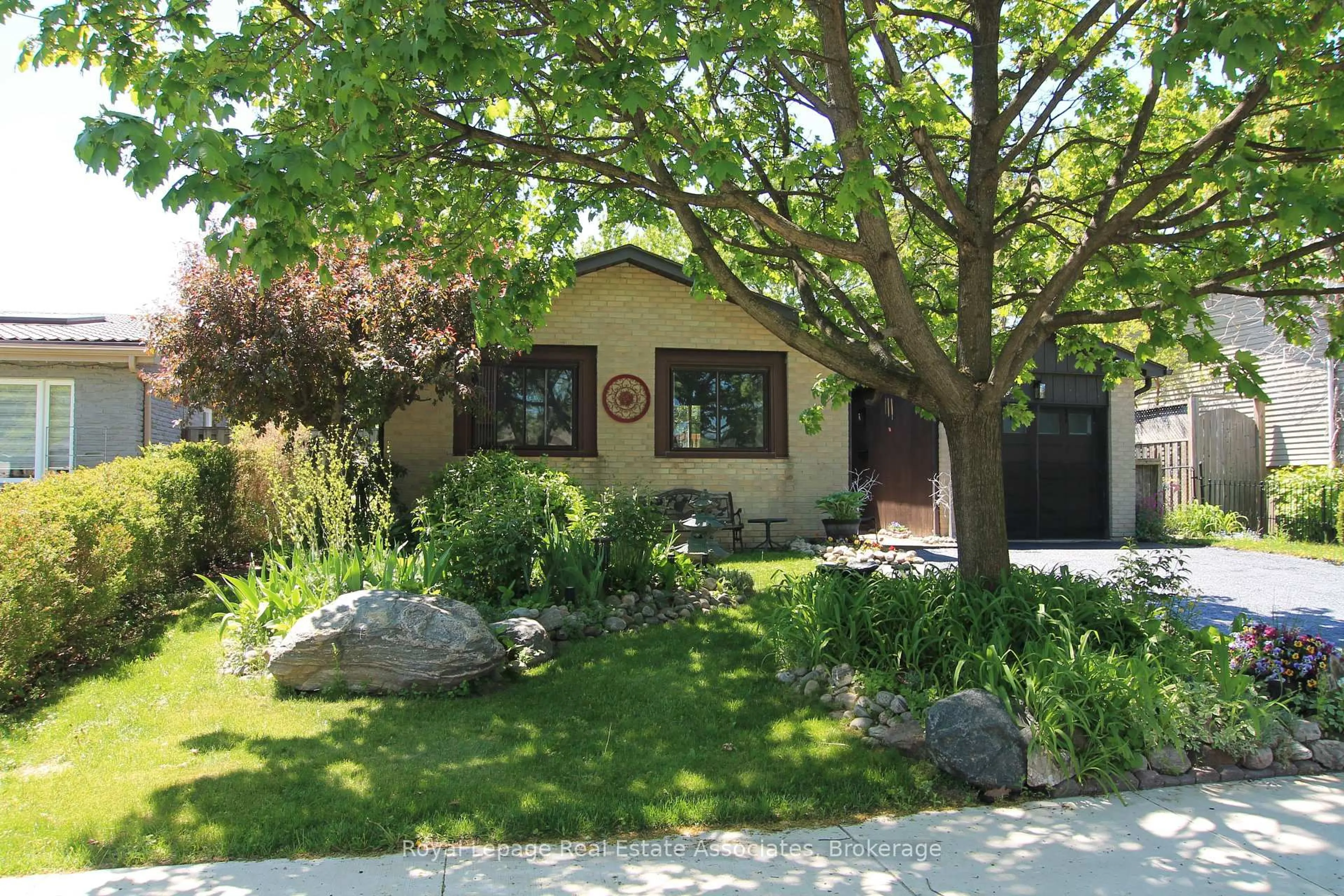 Unknown for 270 Kristin Grve, Mississauga Ontario L5A 3E8