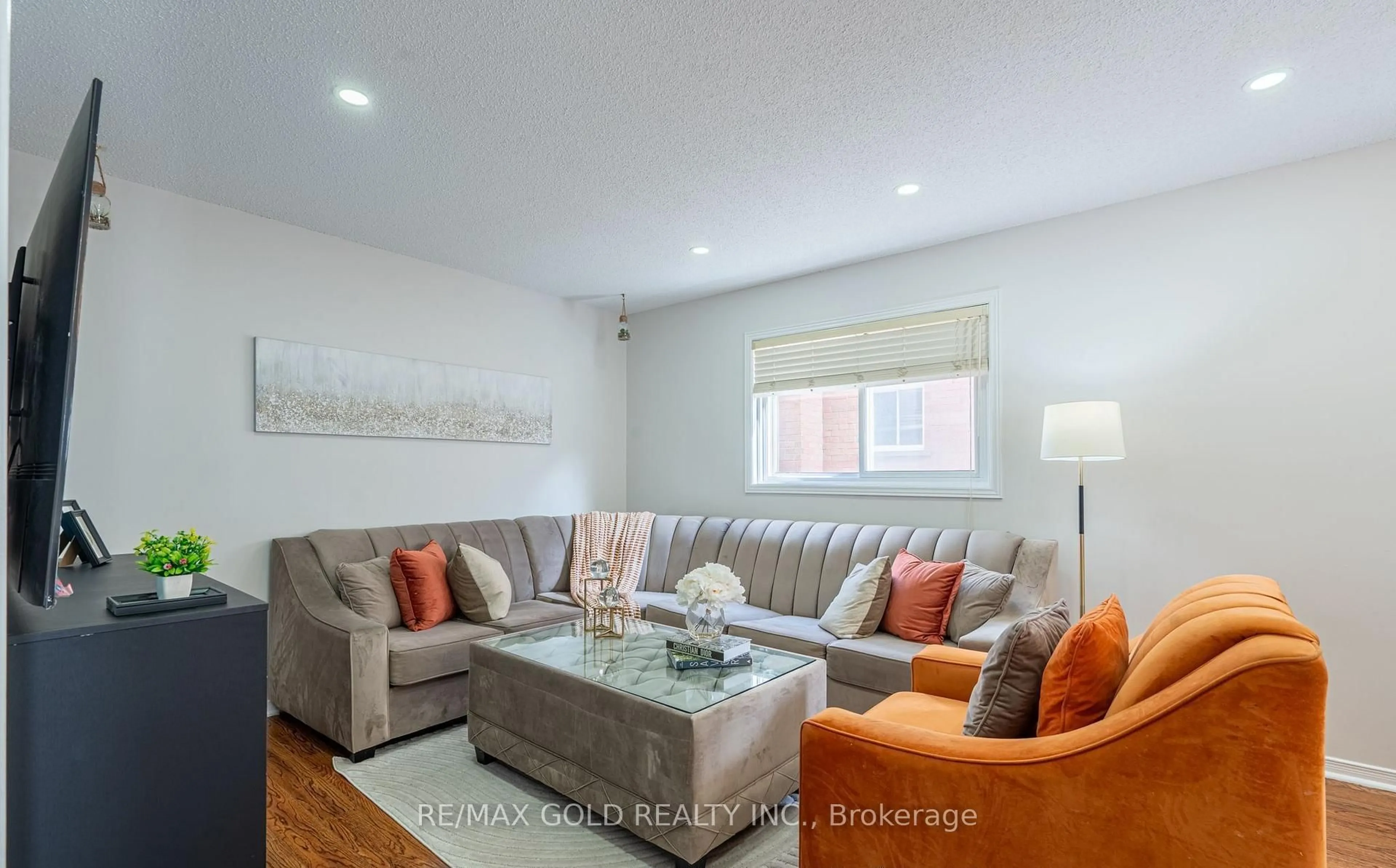 Living room with furniture, unknown for 94 Bighorn Cres, Brampton Ontario L6R 1G7