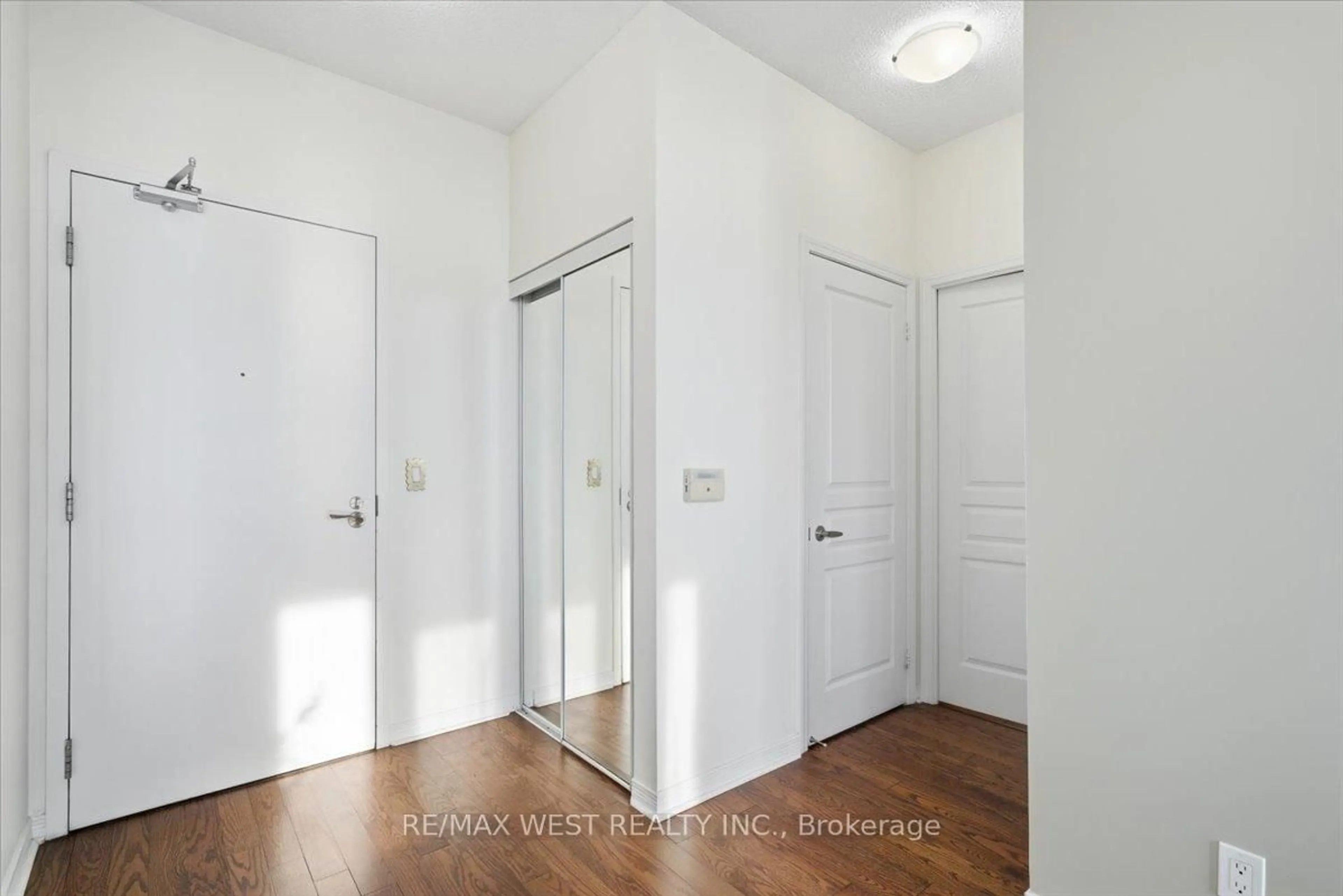 Unknown for 2240 Lake Shore Blvd #3302, Toronto Ontario M8V 0B1