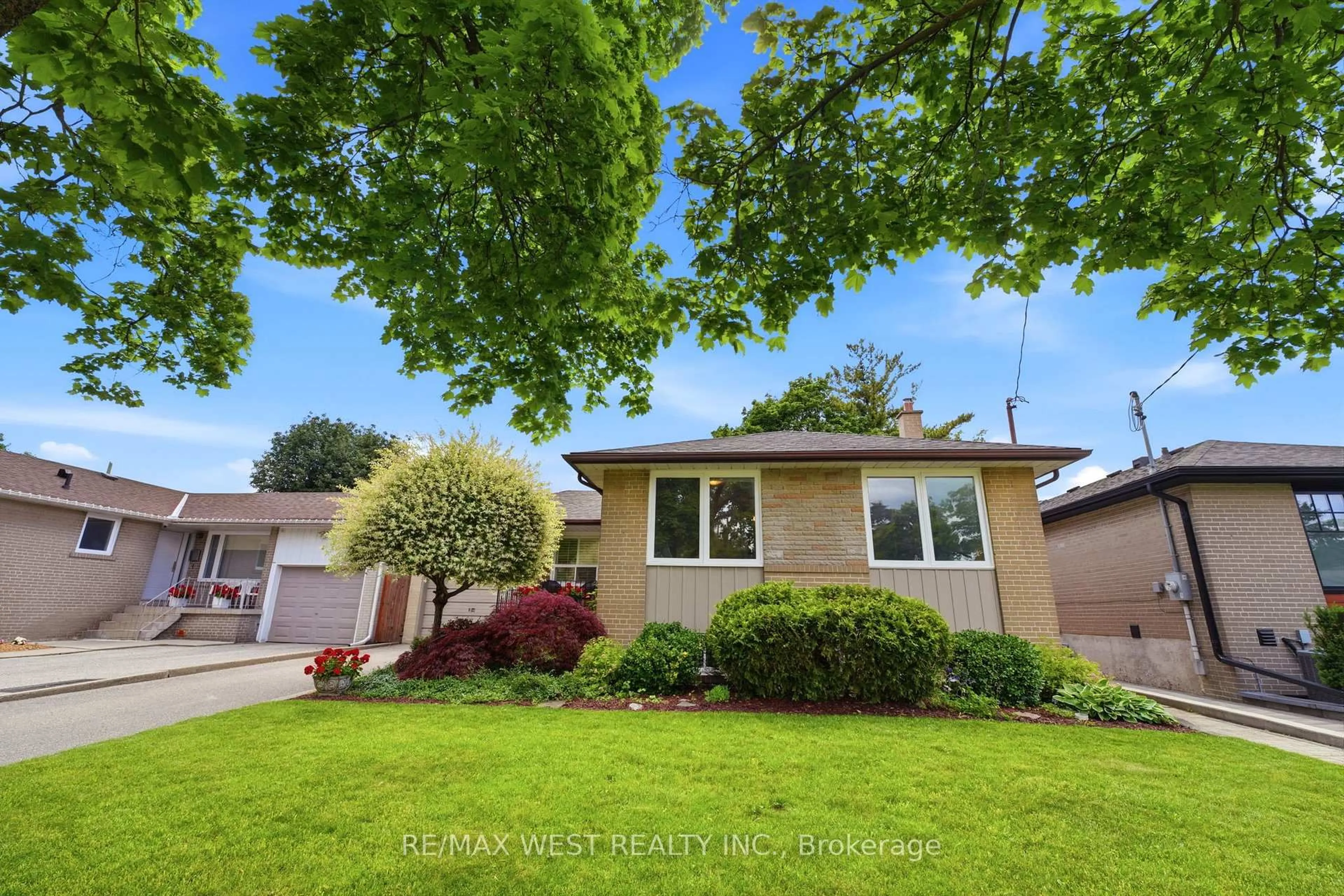 Home with vinyl exterior material, street for 2 Renault Cres, Toronto Ontario M9P 1J1