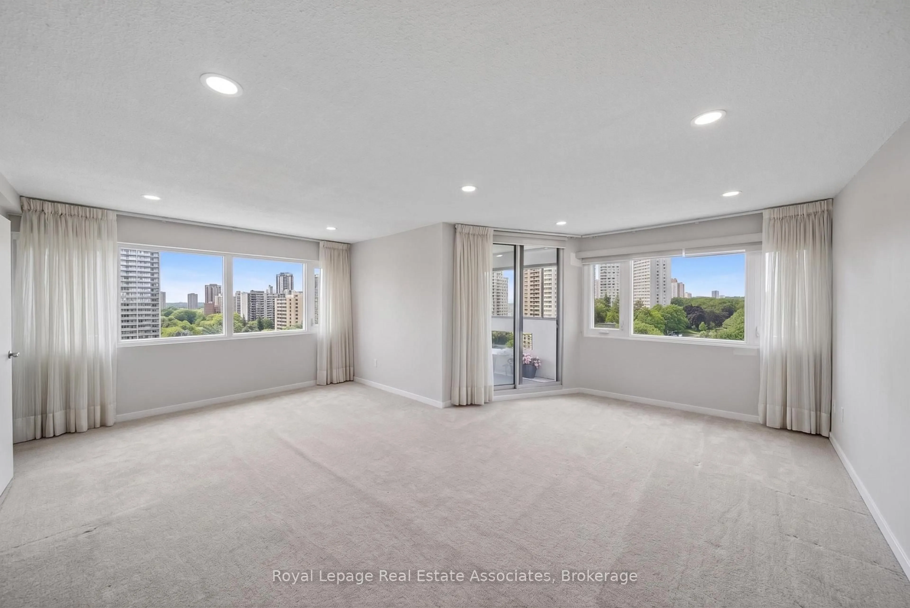 A pic of a room for 1580 MIssissauga Valley Blvd #901, Mississauga Ontario L5A 3T8