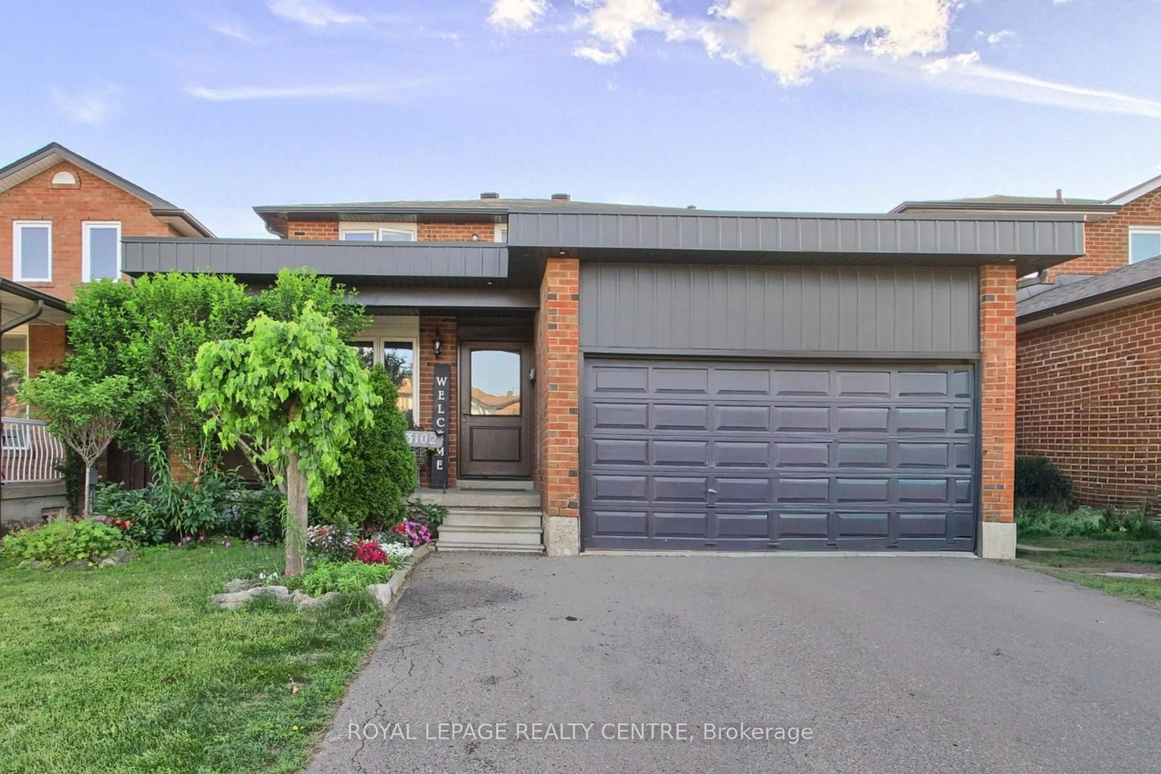 Home with brick exterior material, street for 3102 Nawbrook Rd, Mississauga Ontario L4X 2V5