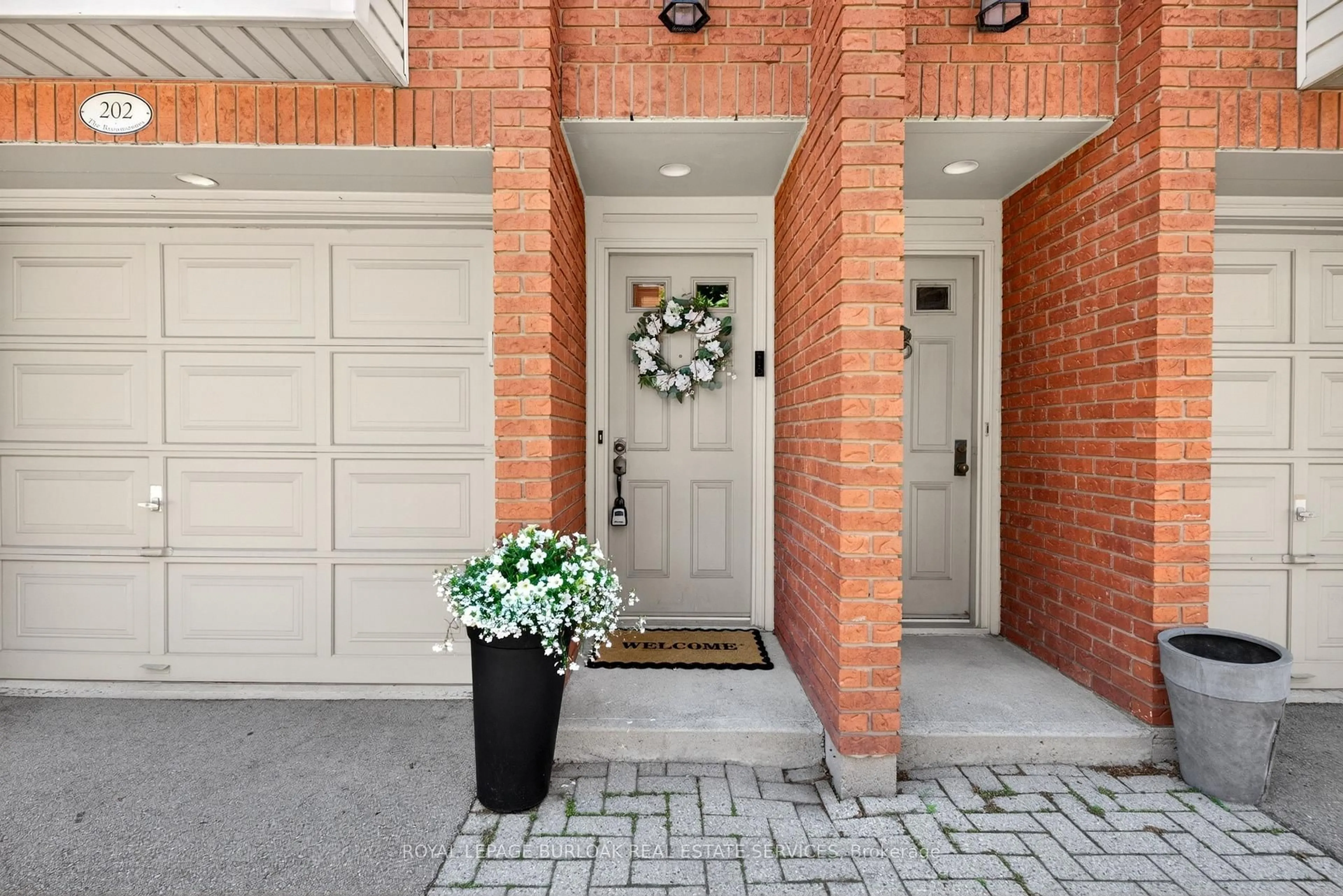 Unknown for 895 Maple Ave #202, Burlington Ontario L7S 2H7