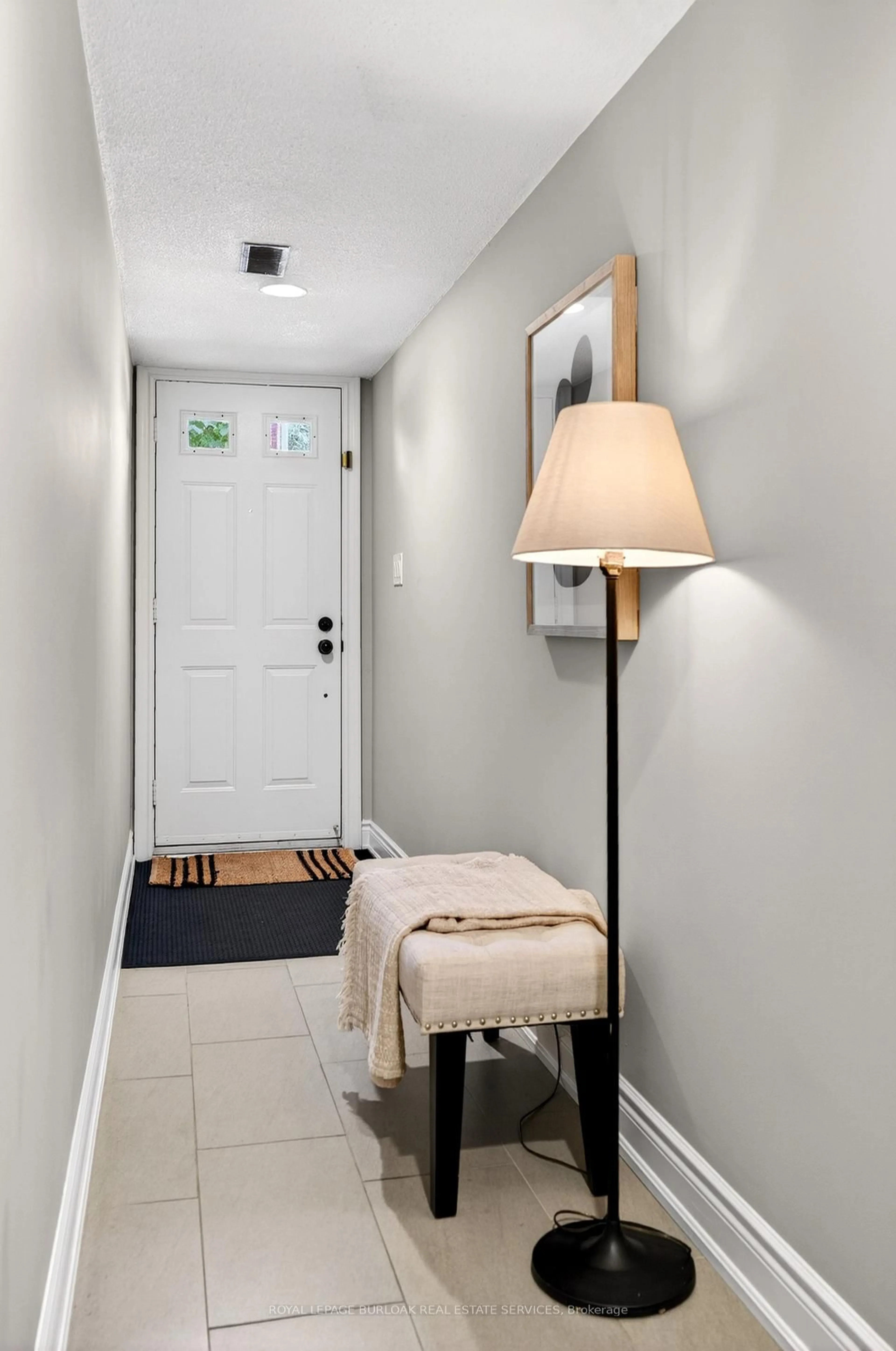 Indoor entryway for 895 Maple Ave #202, Burlington Ontario L7S 2H7