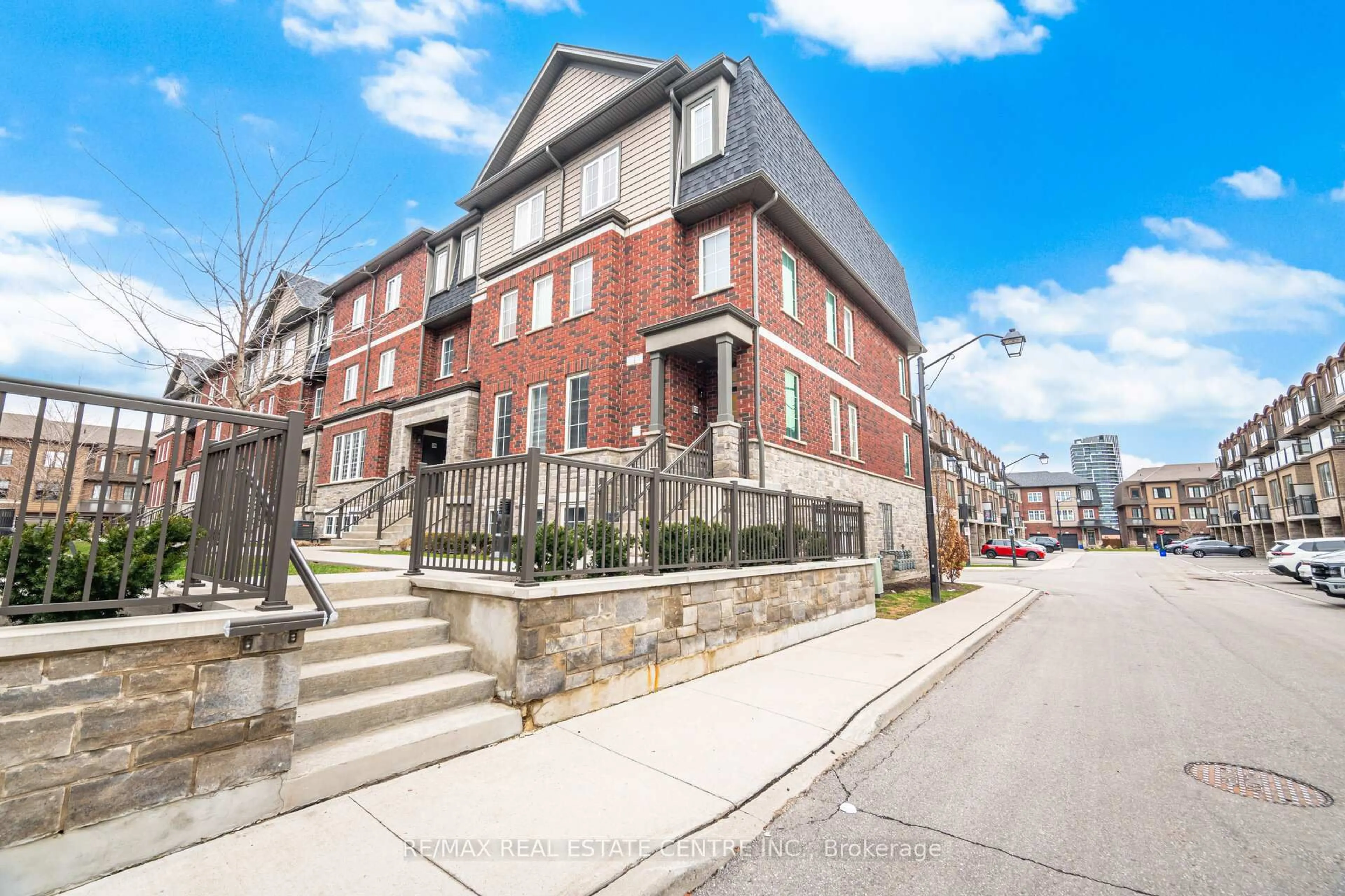 Home with brick exterior material, street for 445 Ontario St #133, Milton Ontario L9T 9K5