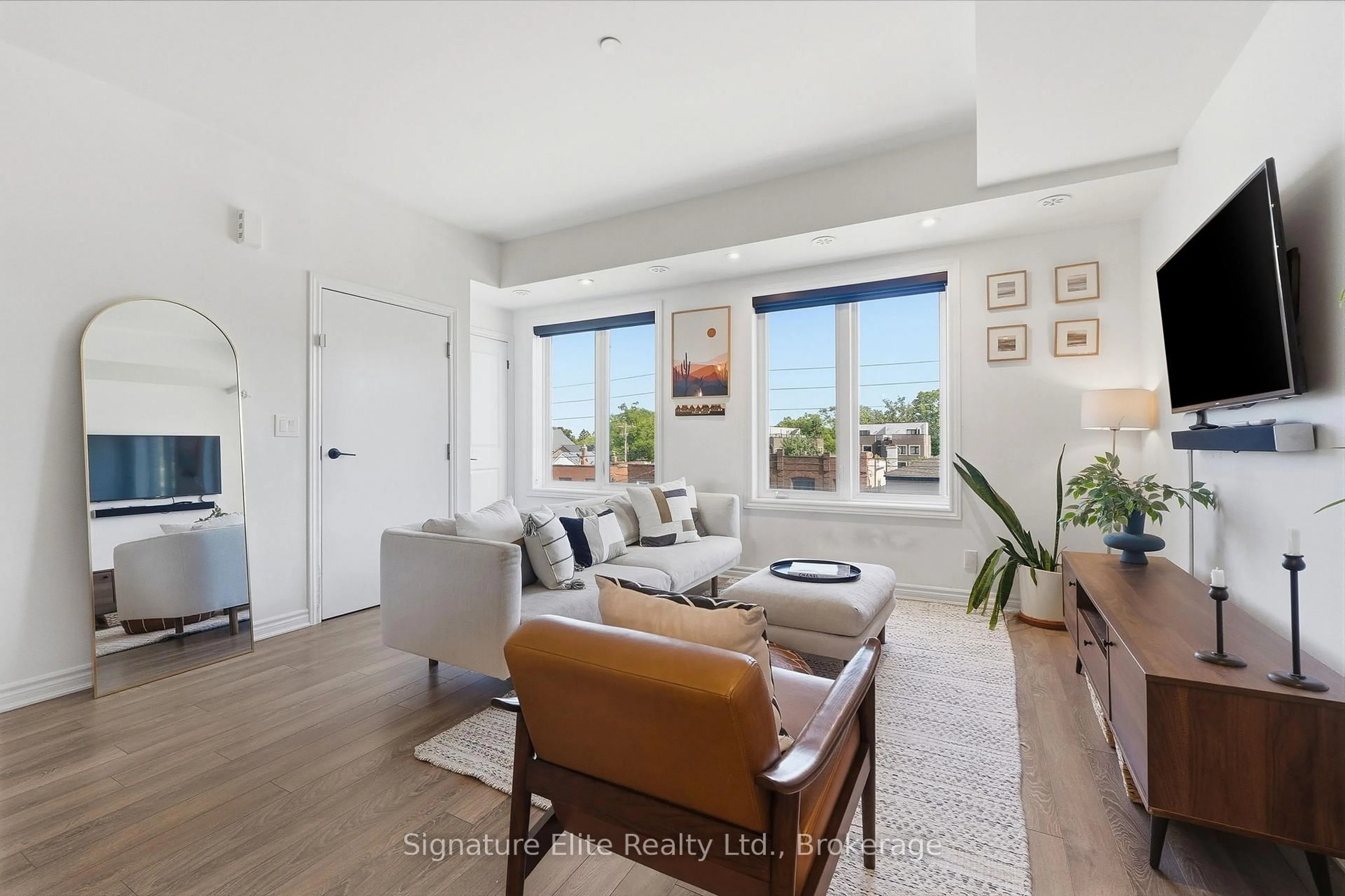 Living room with furniture, unknown for 3580 Lake Shore Blvd #11, Toronto Ontario M8W 0C2