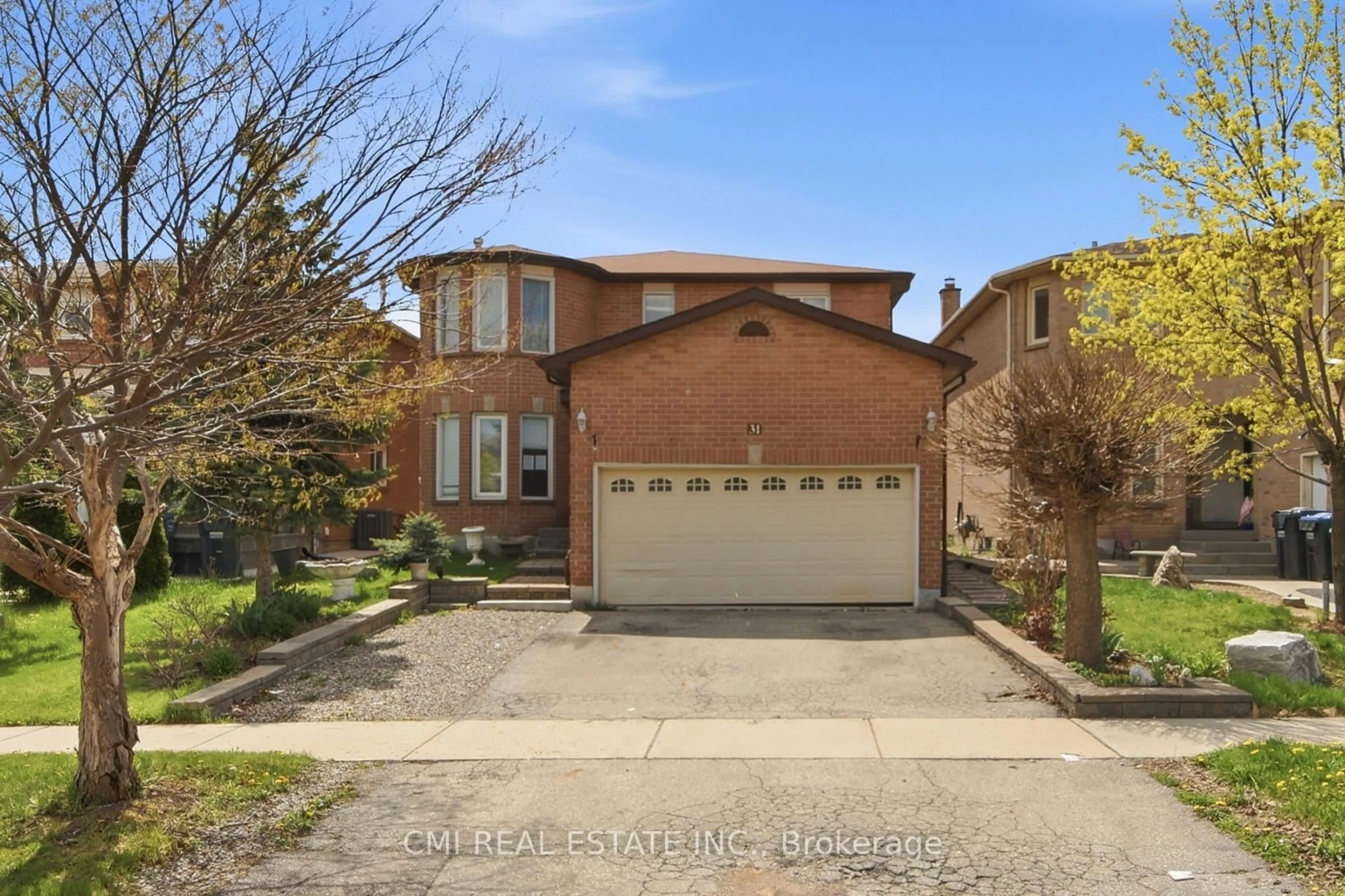Home with brick exterior material, street for 31 Castlehill Rd, Brampton Ontario L6X 4E3