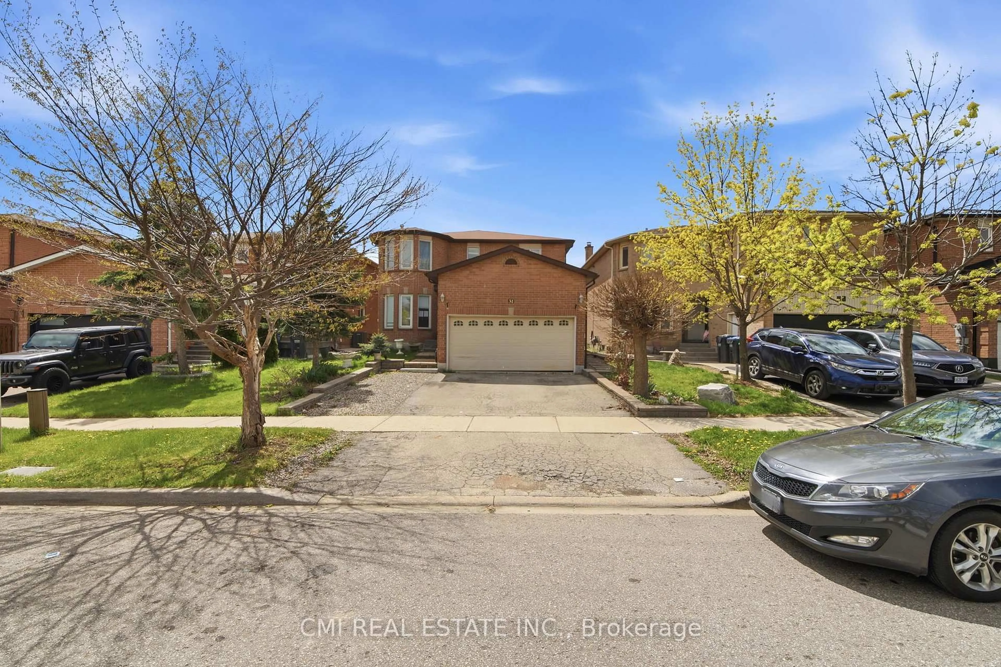 A pic from outside/outdoor area/front of a property/back of a property/a pic from drone, street for 31 Castlehill Rd, Brampton Ontario L6X 4E3
