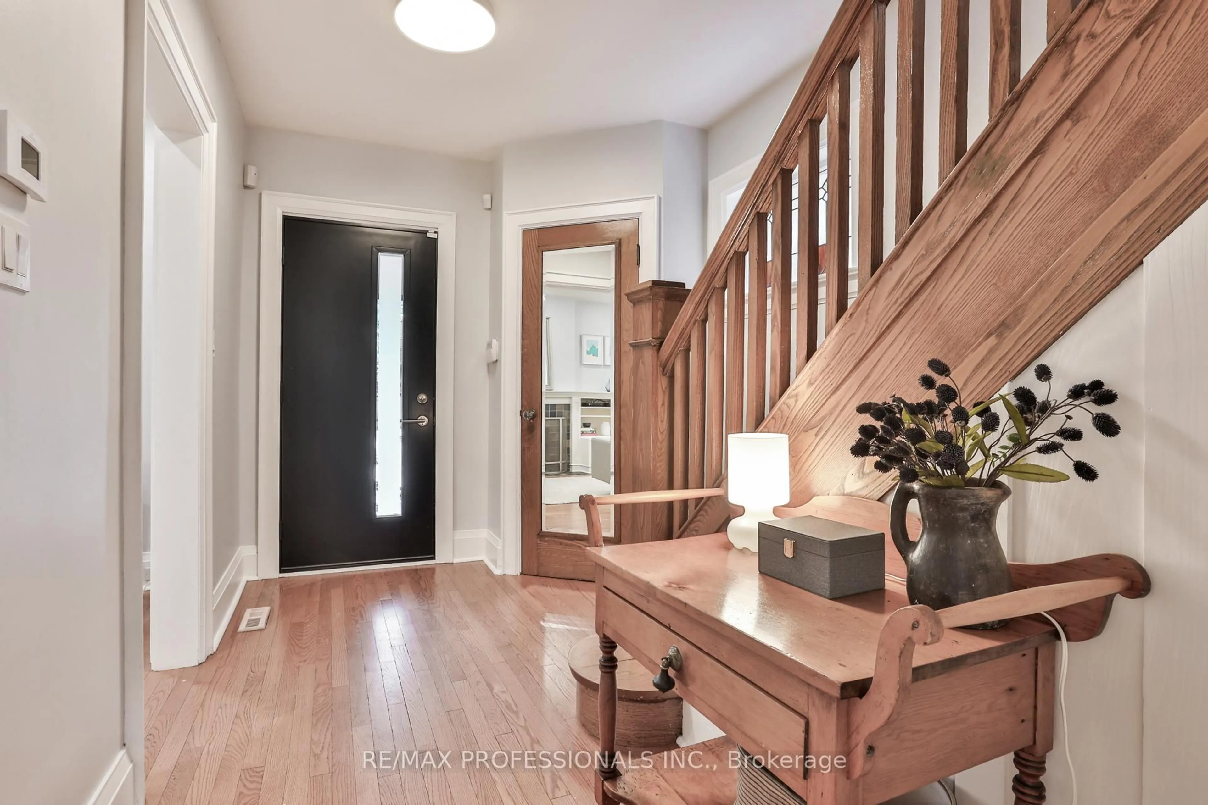 Indoor entryway for 611 Windermere Ave, Toronto Ontario M6S 3L9