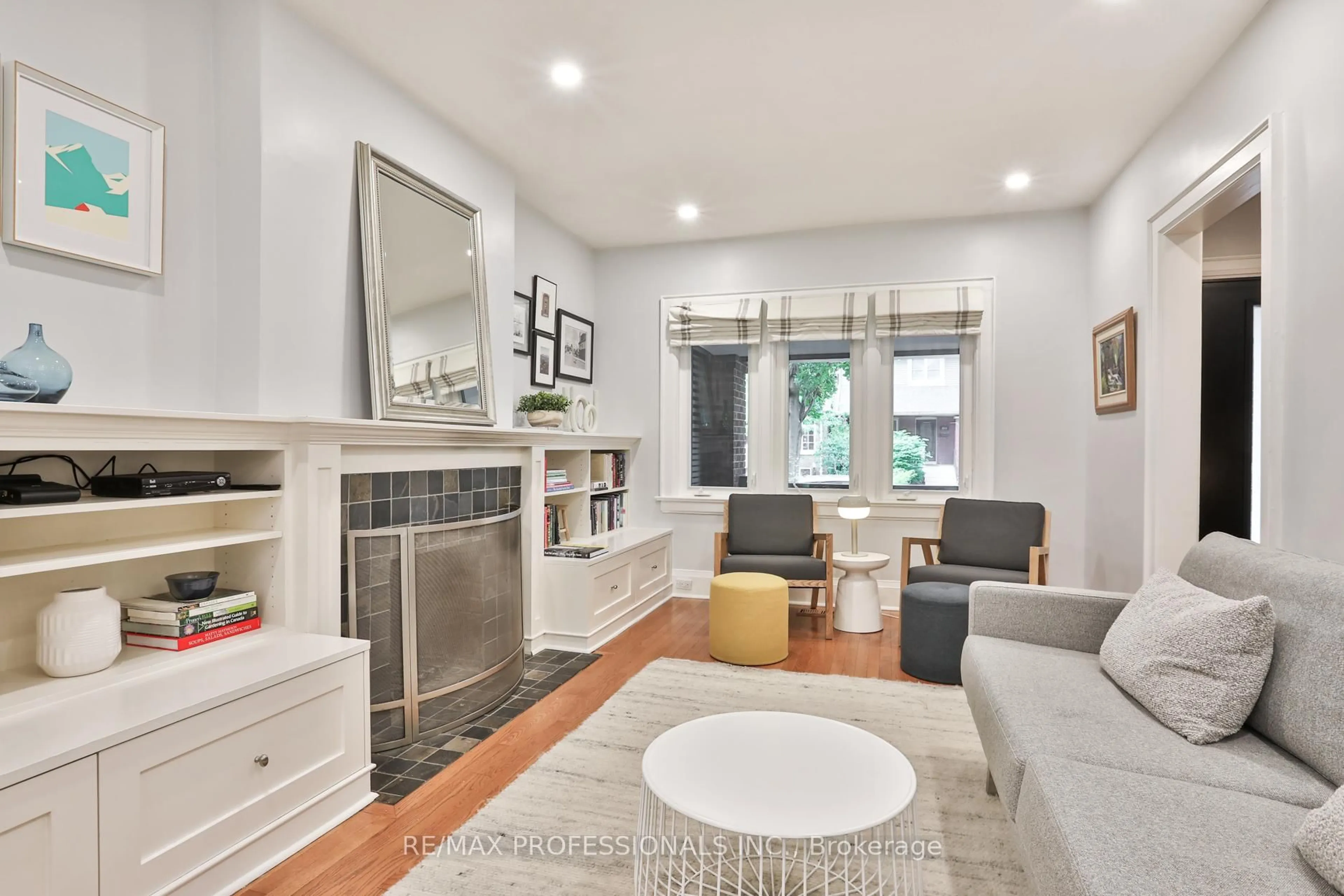 Living room with furniture, unknown for 611 Windermere Ave, Toronto Ontario M6S 3L9