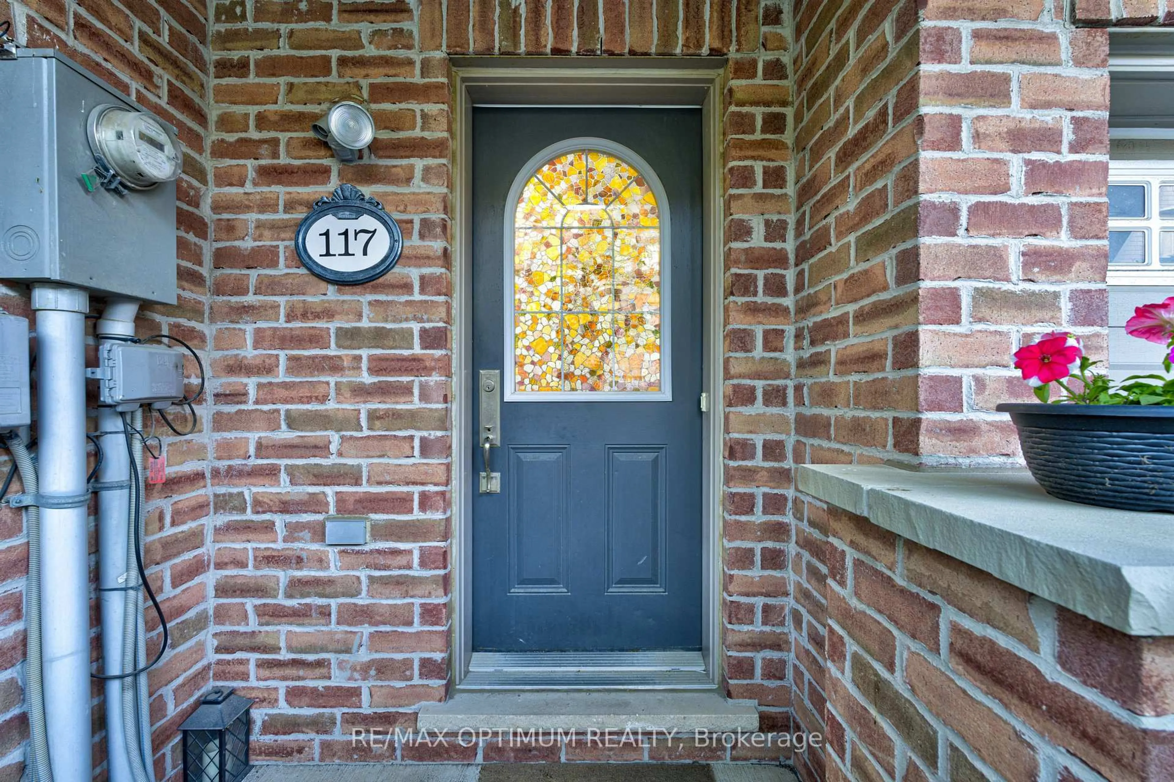 Indoor entryway for 117 Cedar Lake Cres, Brampton Ontario L6Y 0R1