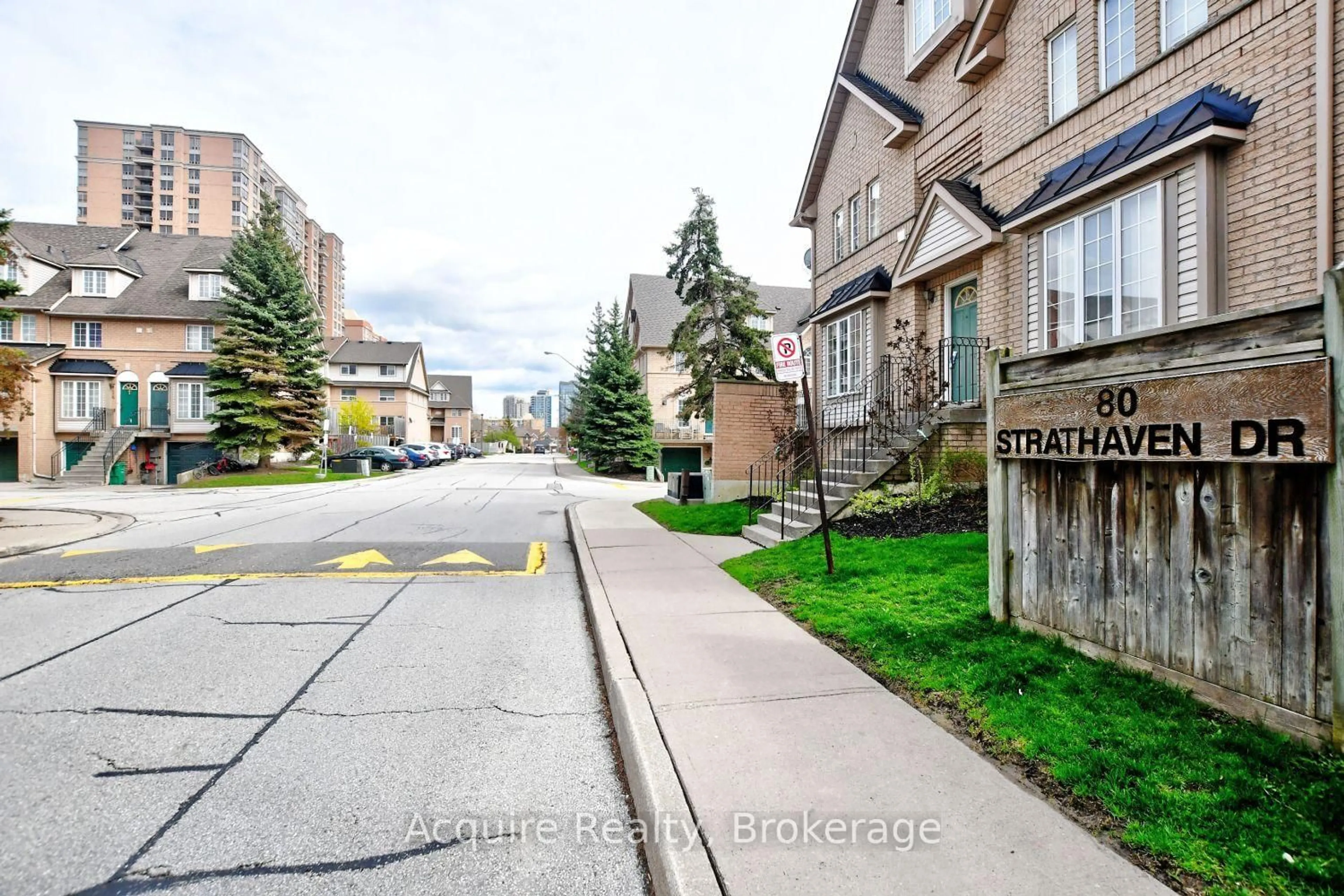 Patio, street for 80 Strathaven Dr #22, Mississauga Ontario L5R 3V9