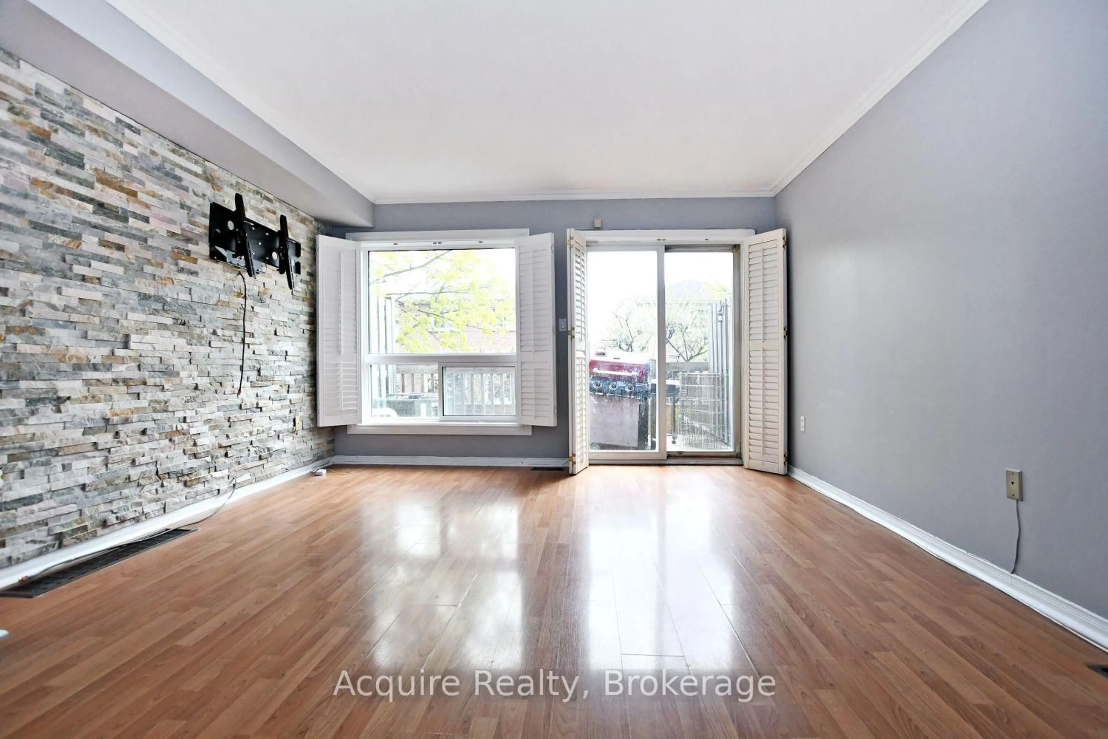 A pic of a room for 80 Strathaven Dr #22, Mississauga Ontario L5R 3V9