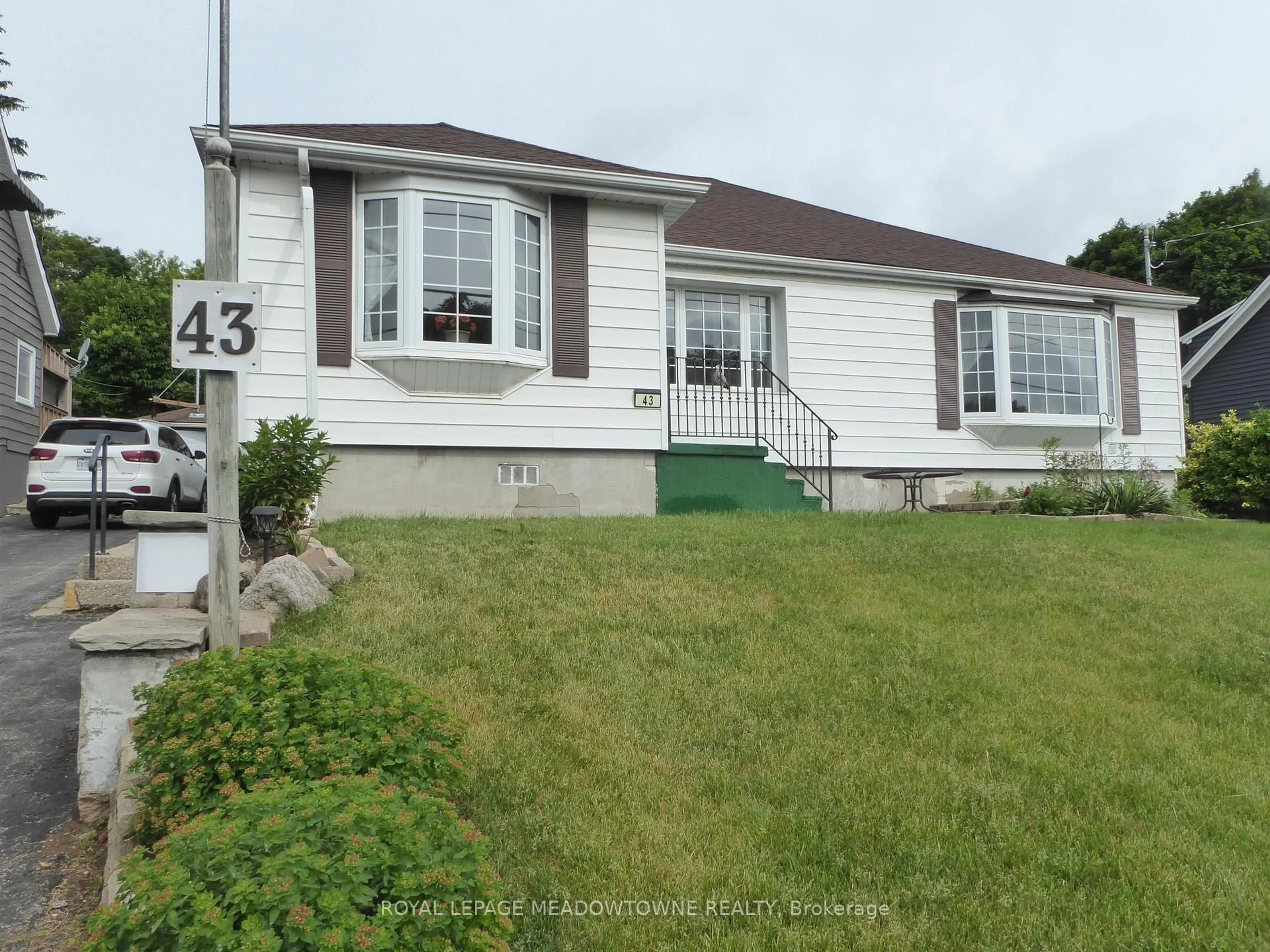 Home with vinyl exterior material, street for 43 Cobblehill Rd, Halton Hills Ontario L7J 1P1