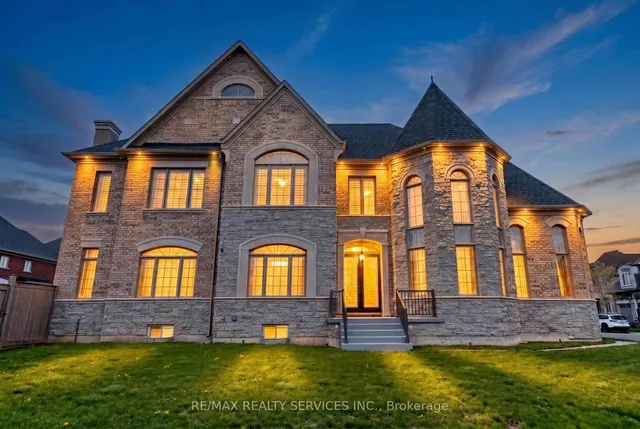 28 Pendergast Crt, Brampton 2