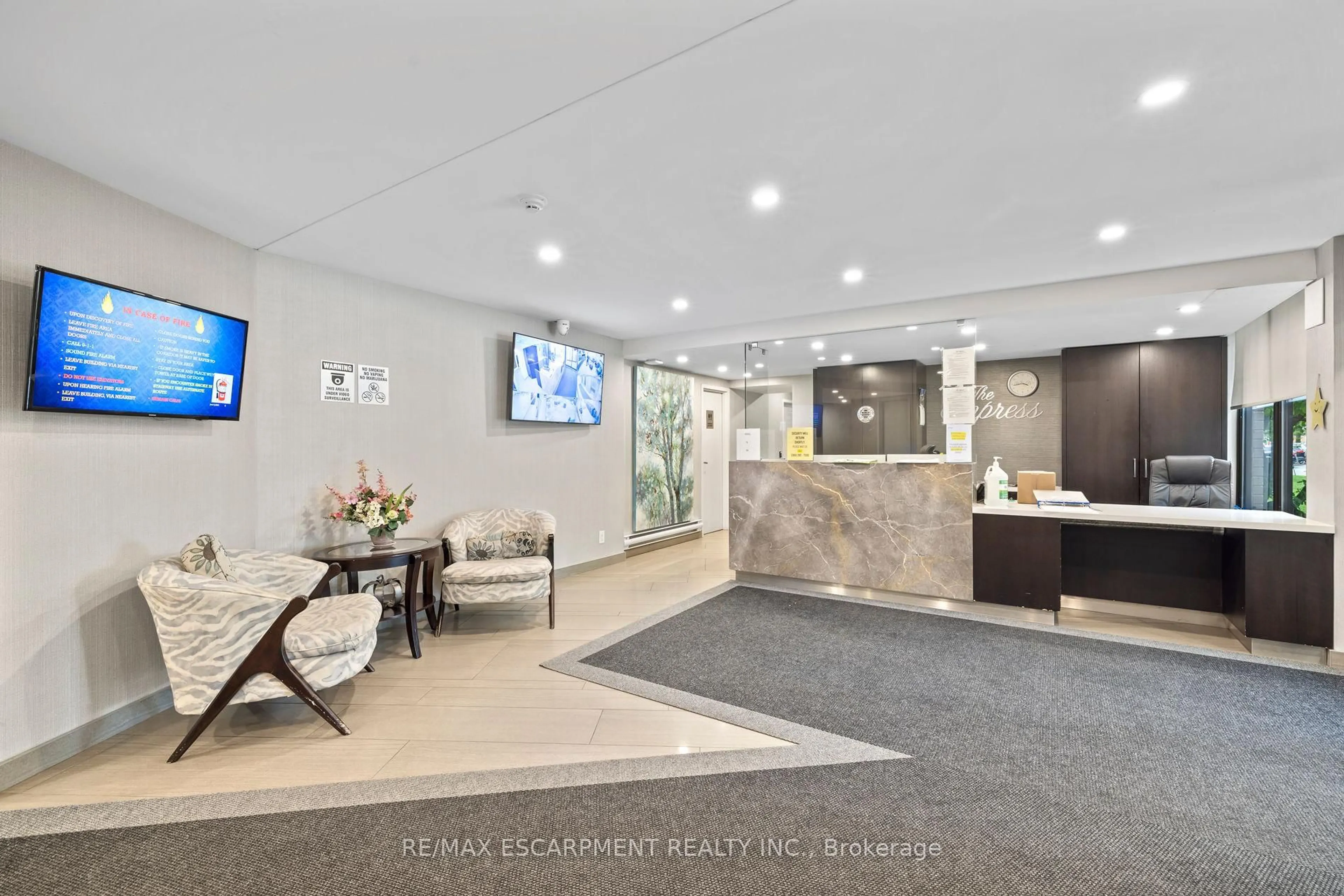Lobby for 700 Dynes Rd #414, Burlington Ontario L7N 3M2