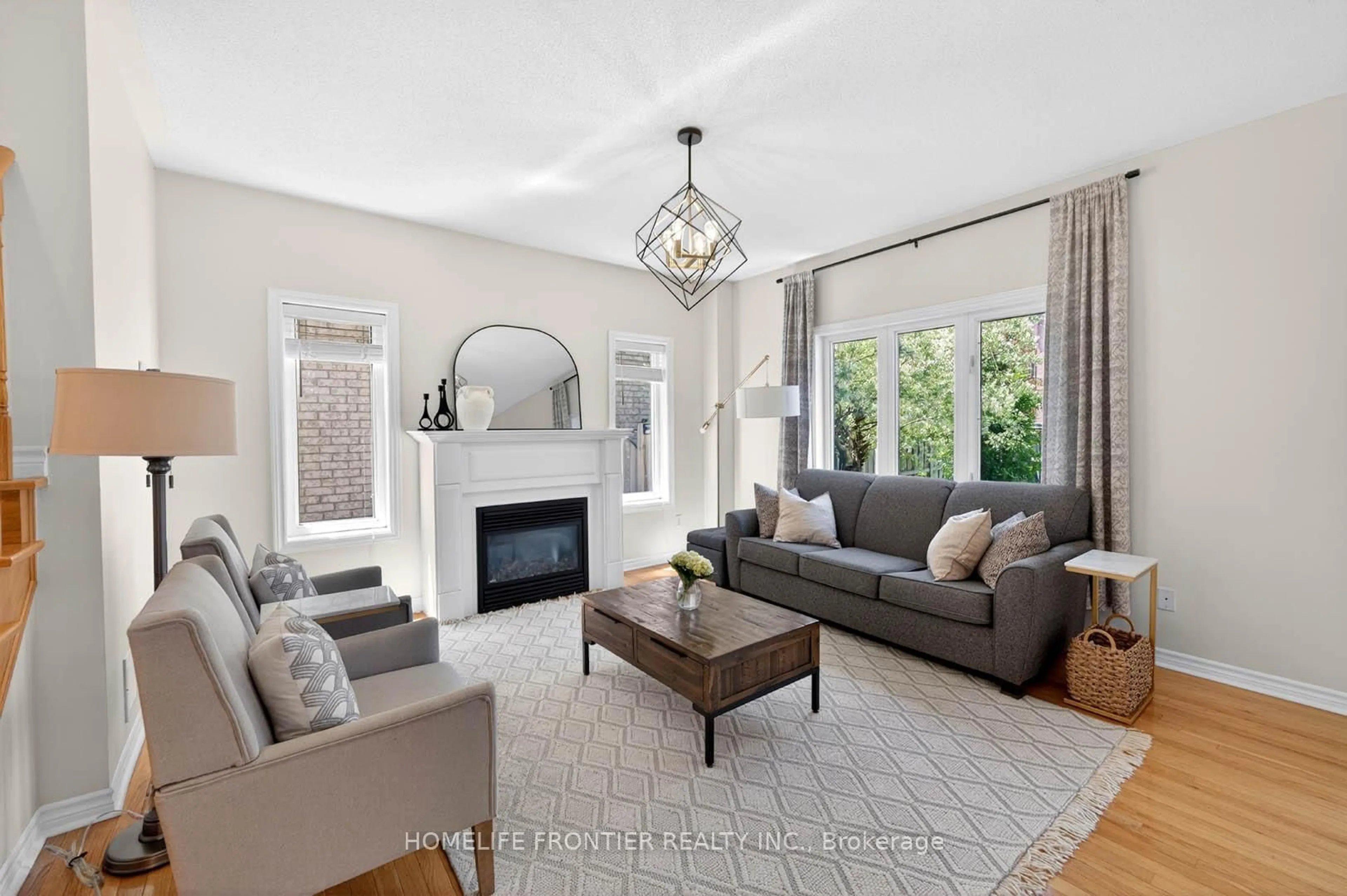 Living room with furniture, unknown for 38 Templeton Crt, Brampton Ontario L6P 3B2