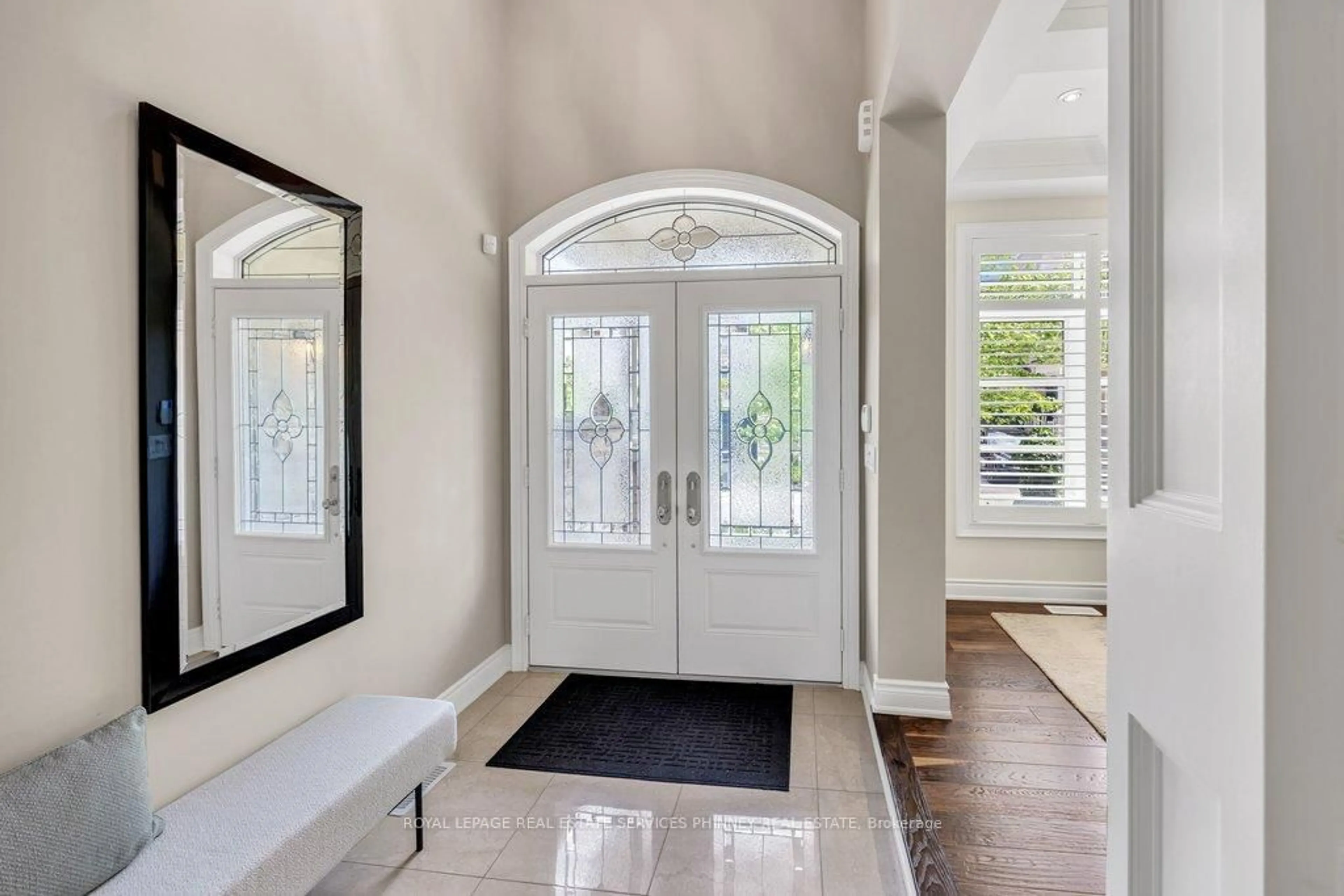 Indoor entryway for 2444 Chateau Common, Oakville Ontario L6M 0S1