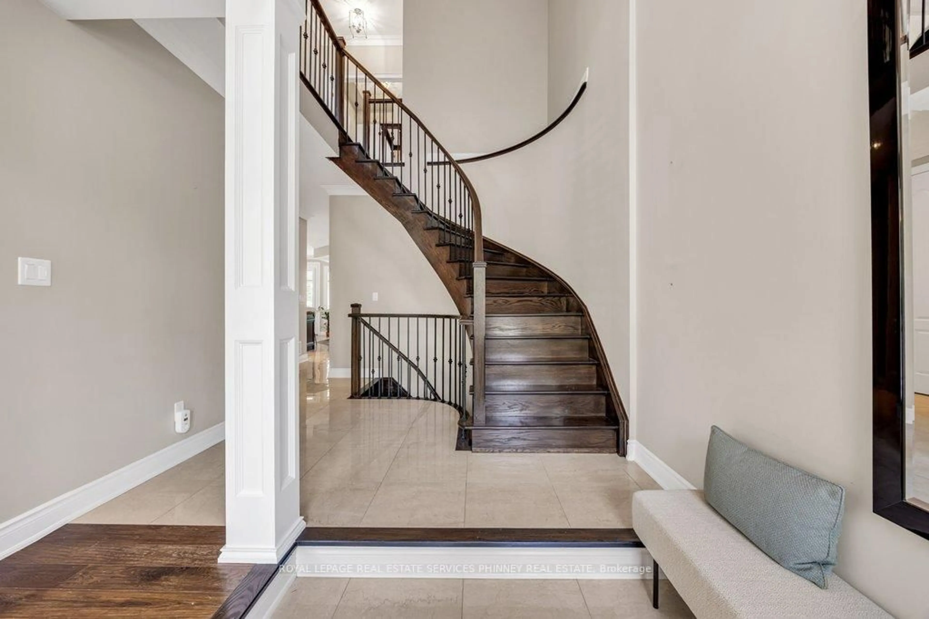 Stairs for 2444 Chateau Common, Oakville Ontario L6M 0S1
