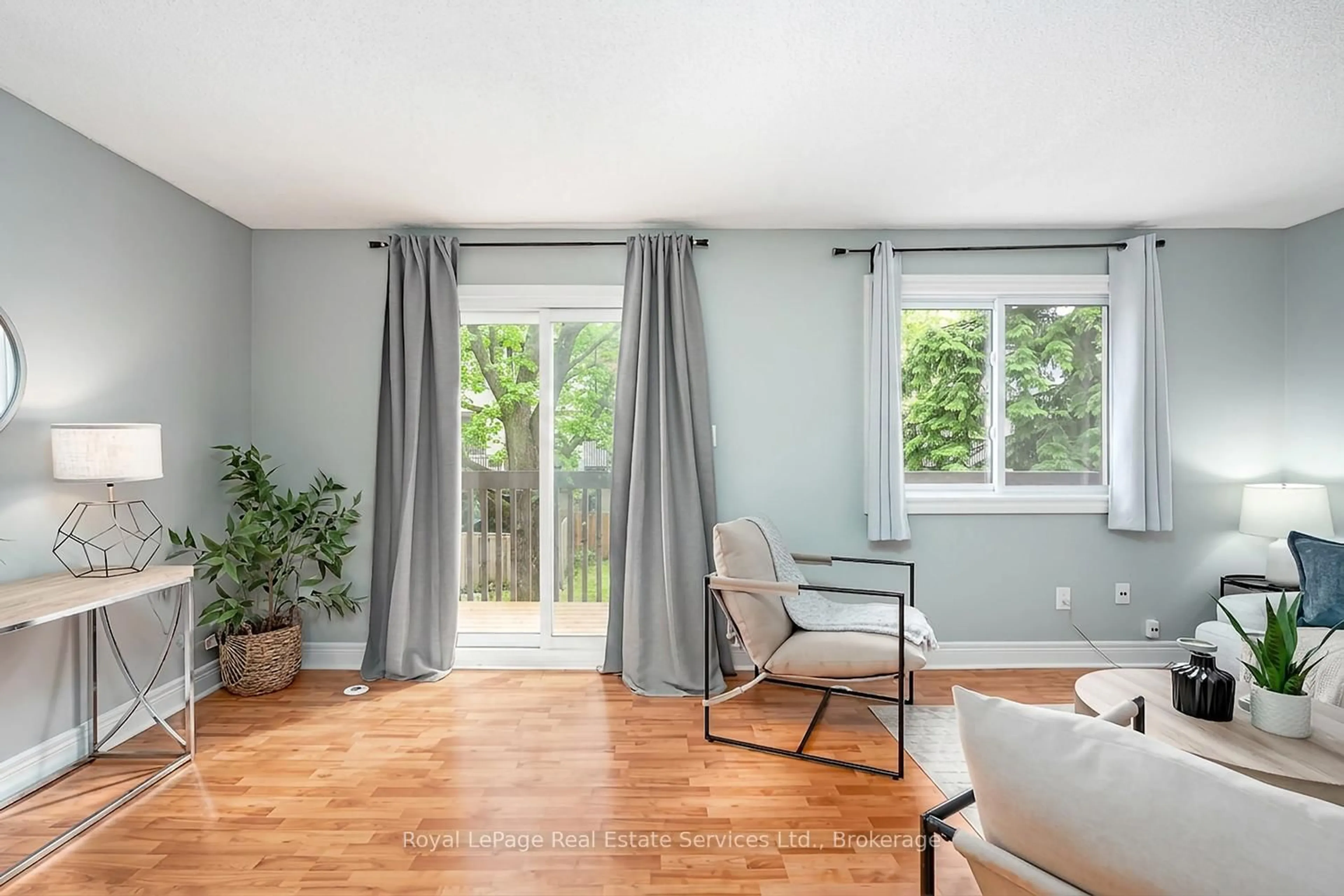 Living room with furniture, unknown for 2651 Aquitaine Ave #24, Mississauga Ontario L5N 1V5