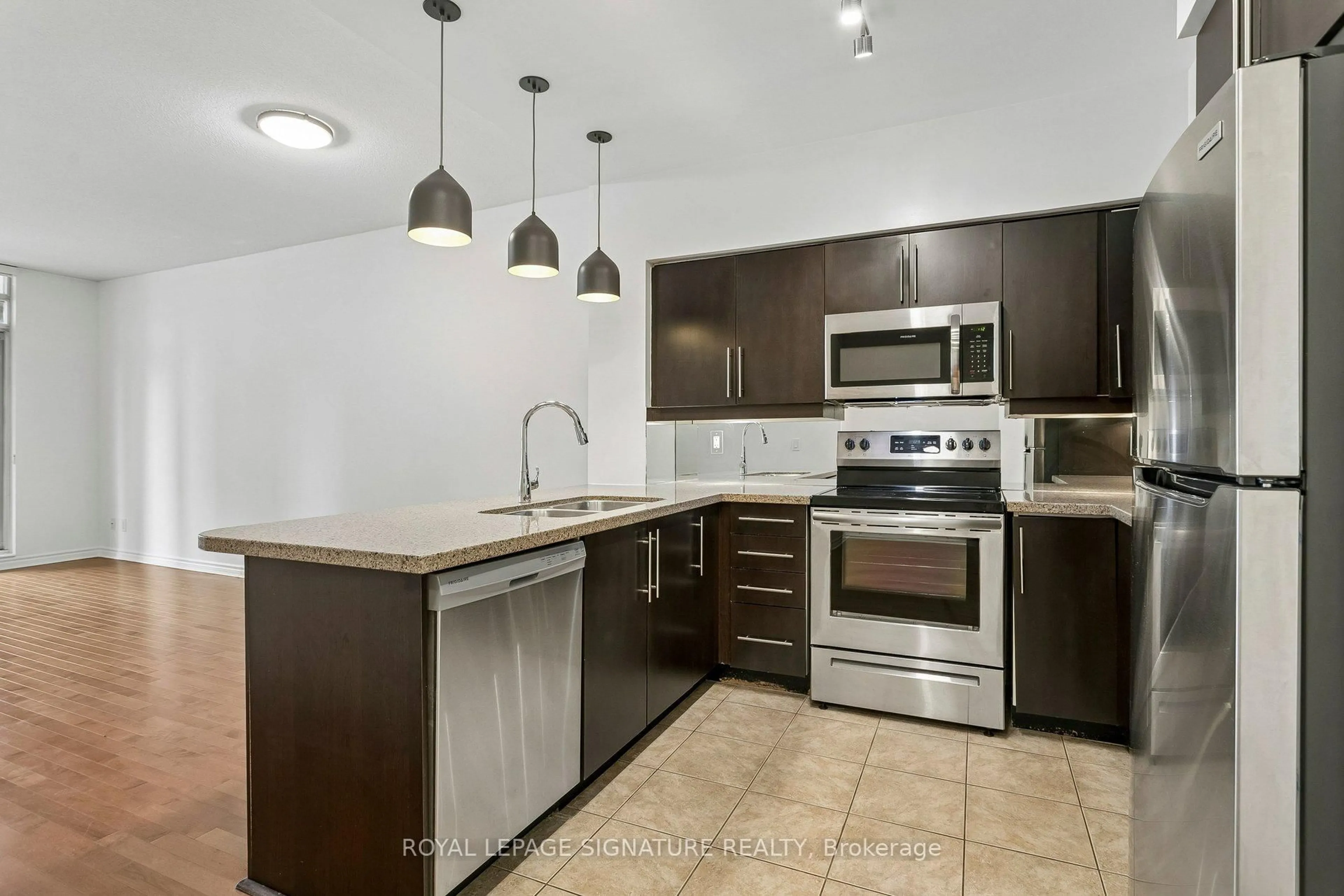 Standard kitchen, ceramic/tile floor for 388 Prince of Wales Dr #312, Mississauga Ontario L5B 0A1