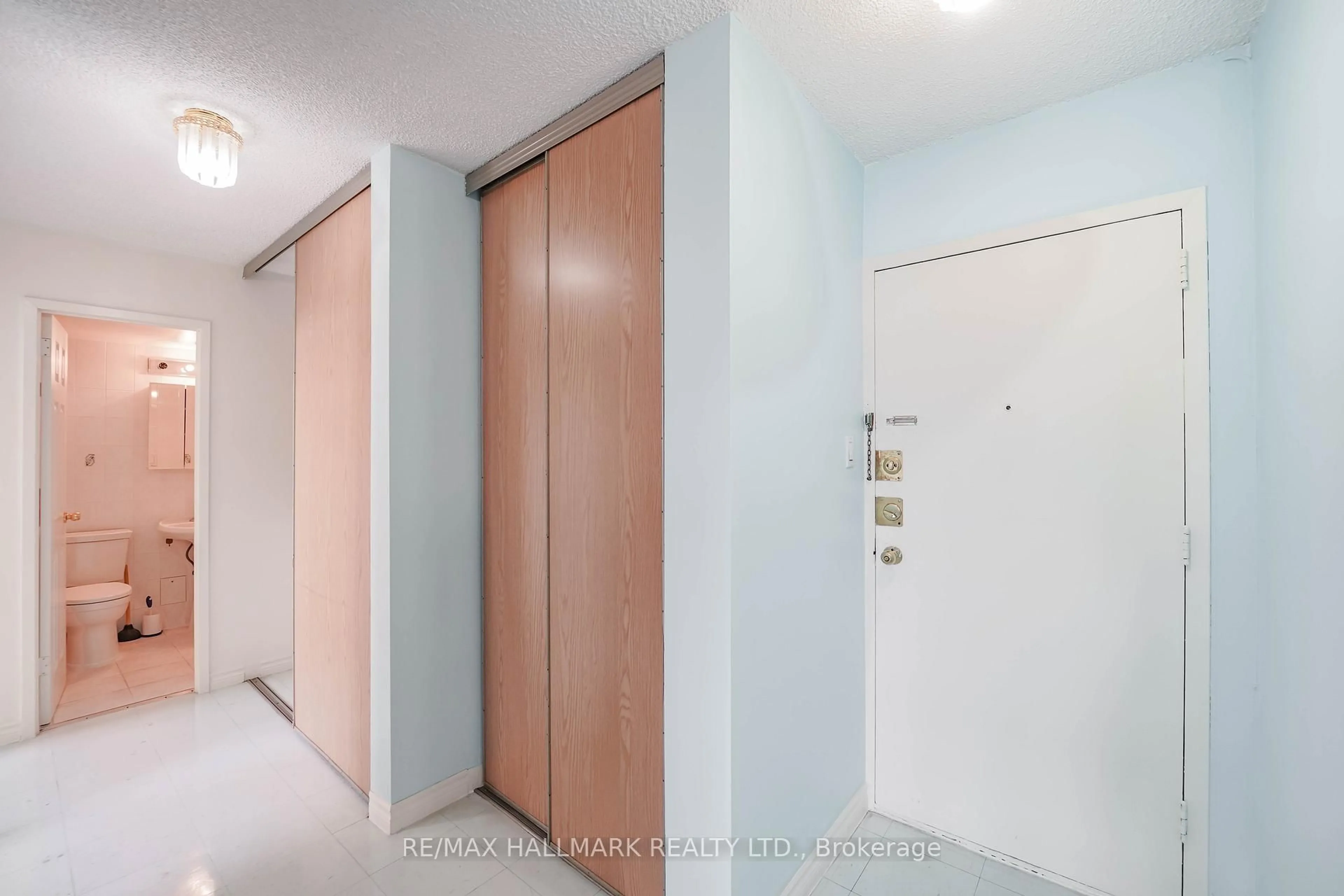 Indoor foyer for 50 Lotherton Ptwy #411, Toronto Ontario M6B 2G7
