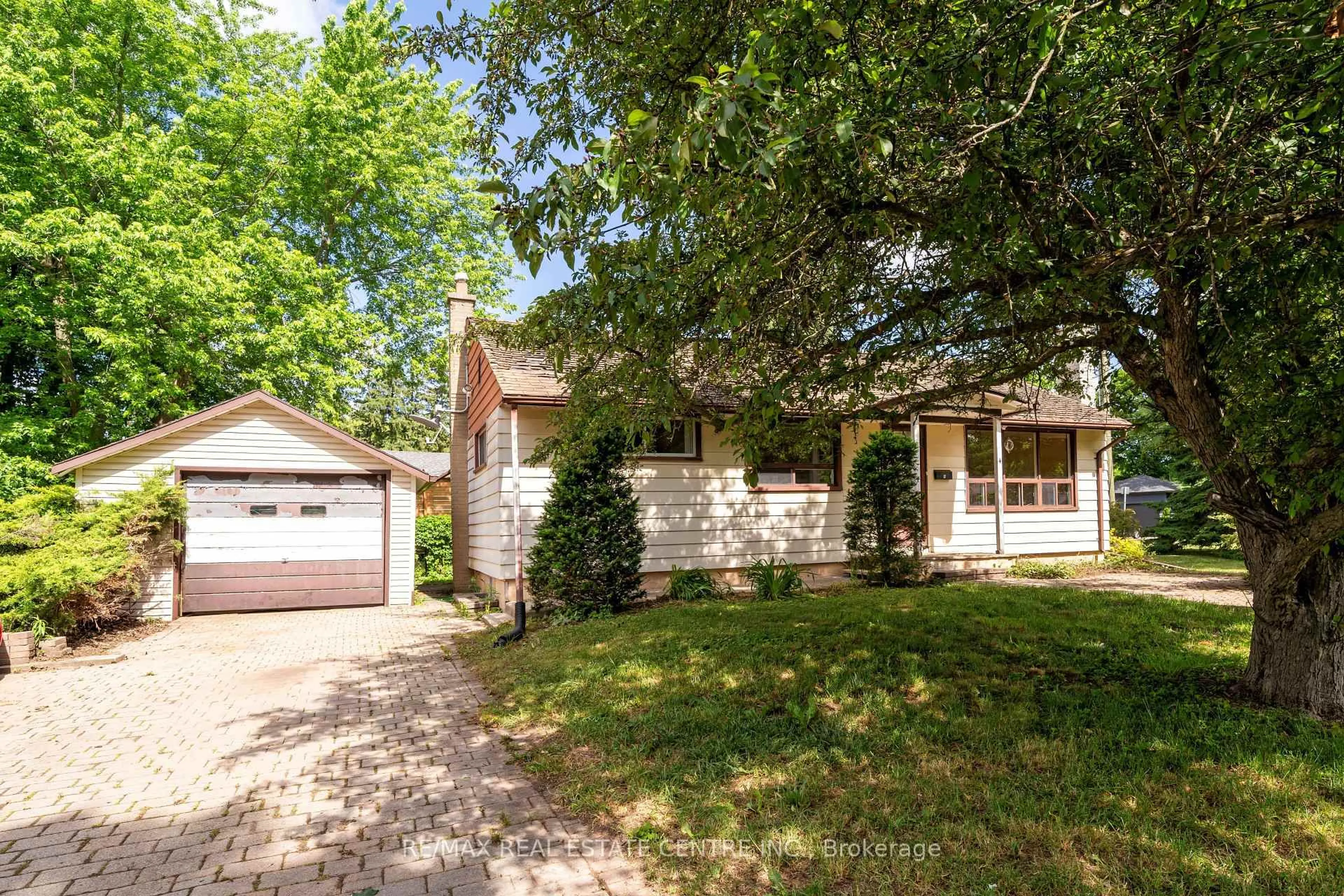 Unknown for 4 Pauline St, Halton Hills Ontario L7G 1V7