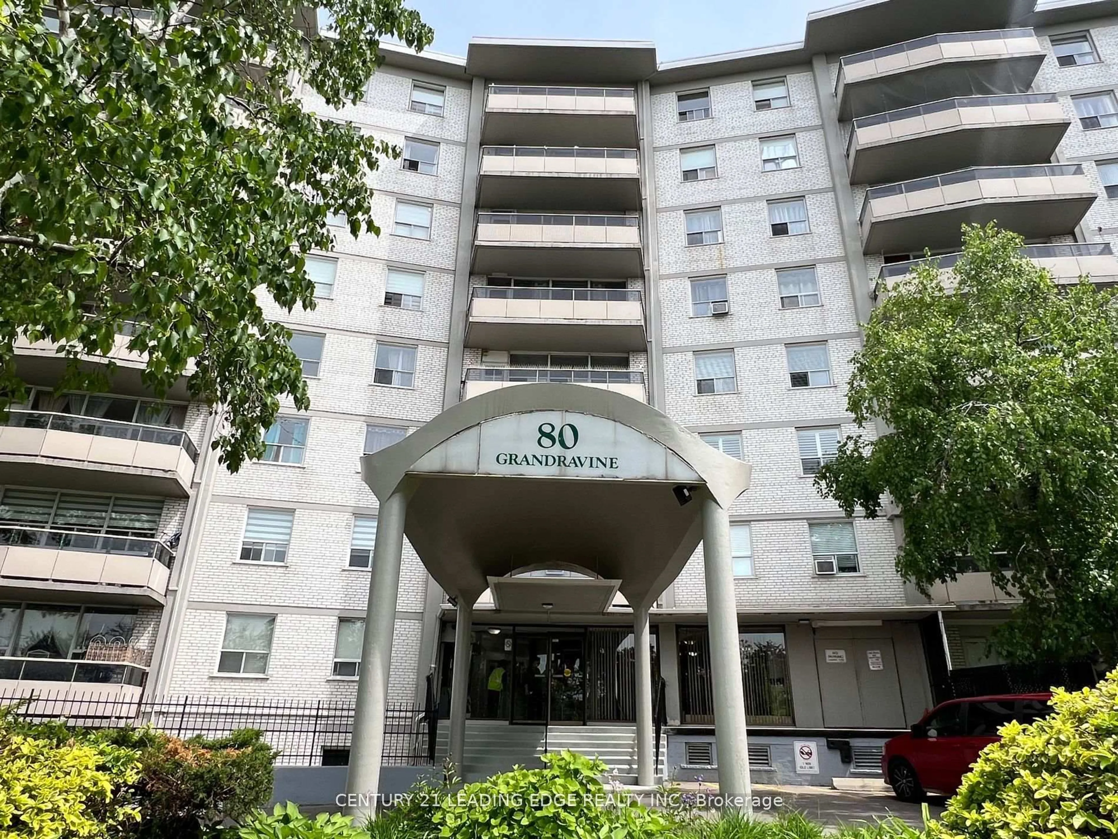 Indoor foyer for 80 Grandravine Dr #402, Toronto Ontario M3J 1B2