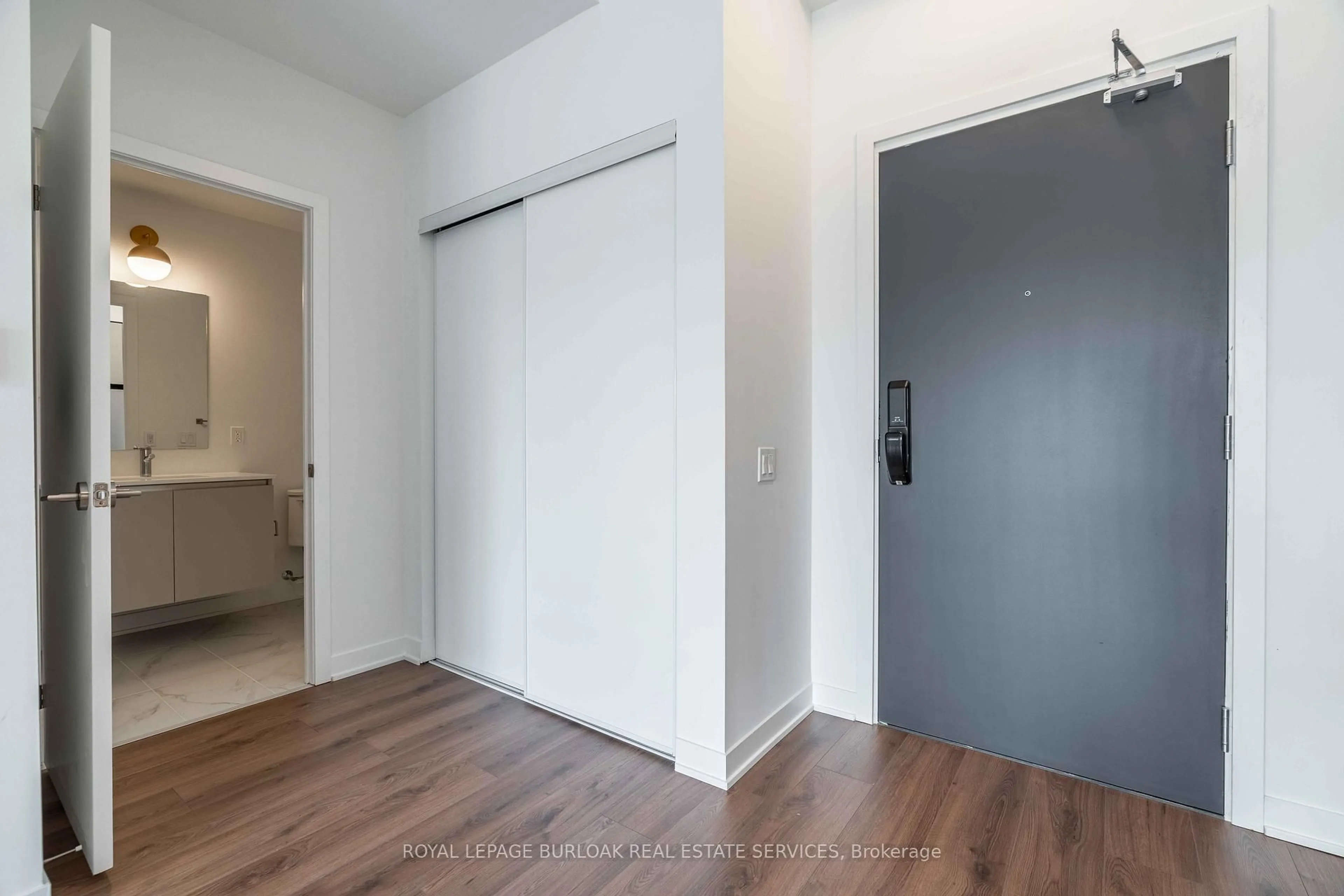 Unknown for 395 Dundas St #PH21, Oakville Ontario L6M 4M2