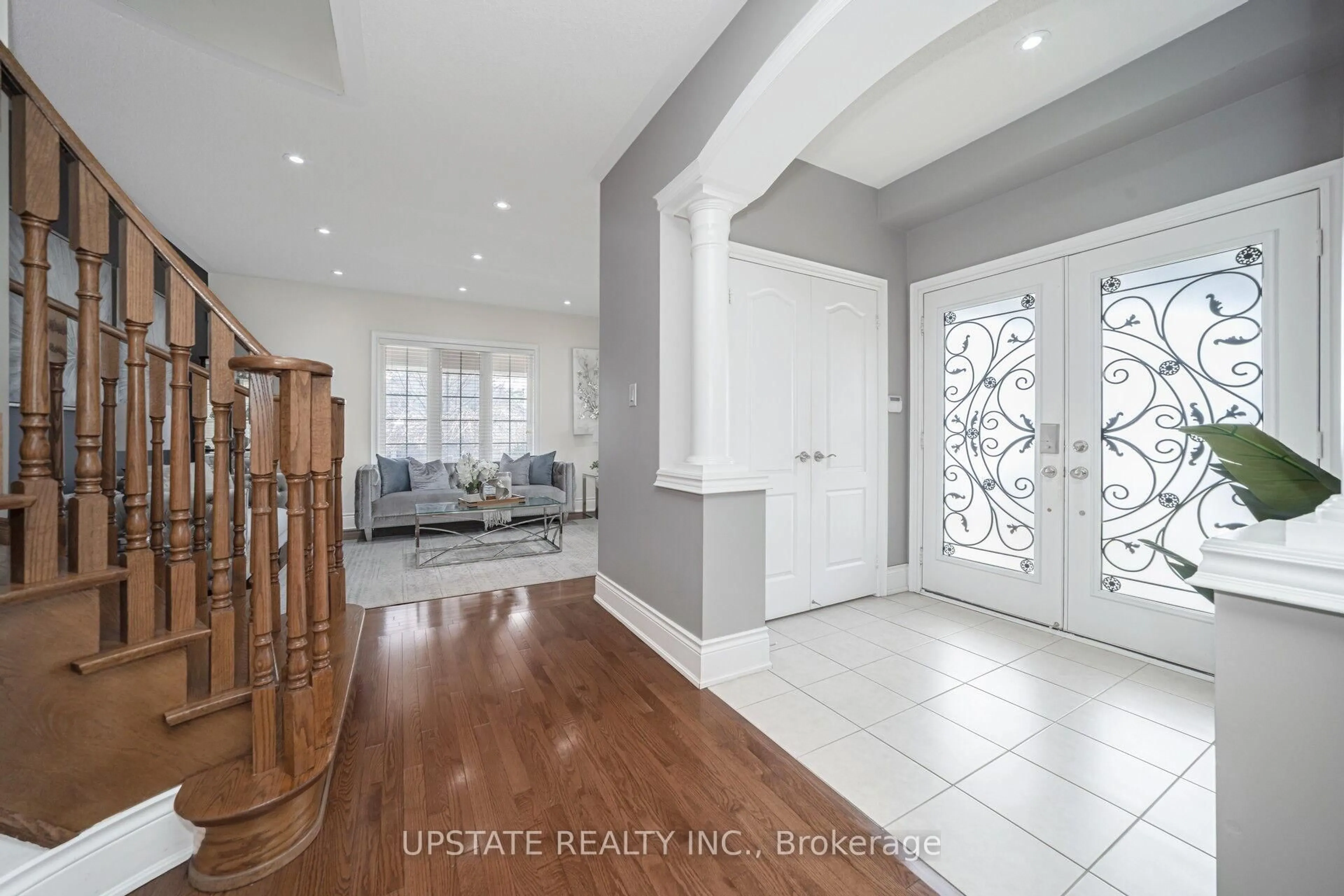 Indoor entryway for 2 Beachville Circ, Brampton Ontario L6X 0V4