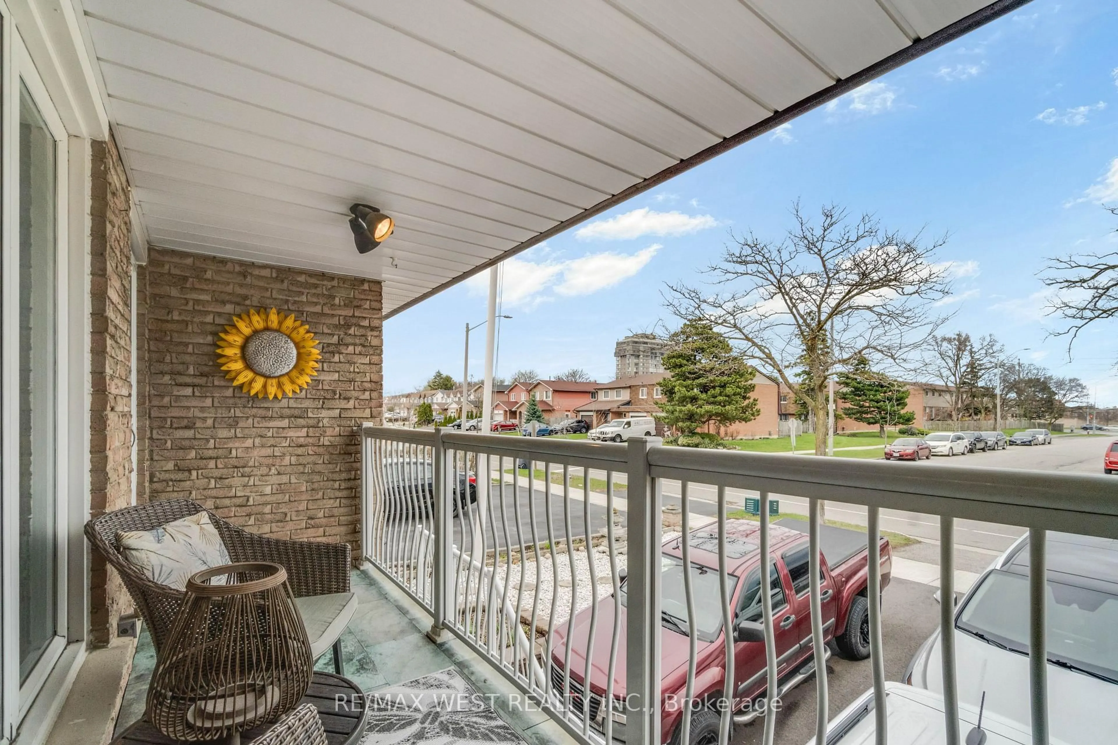 Patio, unknown for 941 Stainton Dr, Mississauga Ontario L5C 1G2