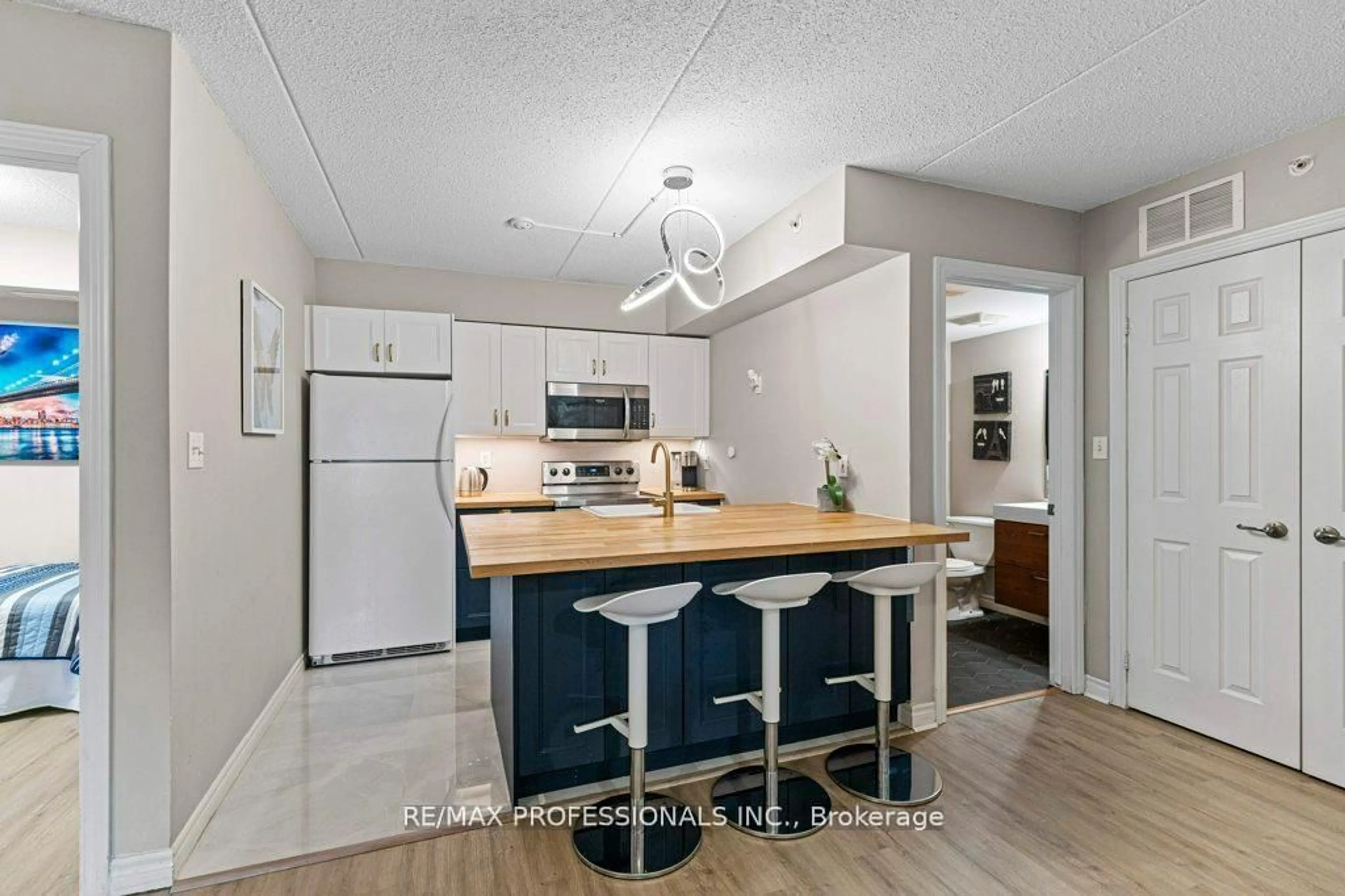 Open concept kitchen, unknown for 2055 Appleby Line #106, Burlington Ontario L7L 7H1