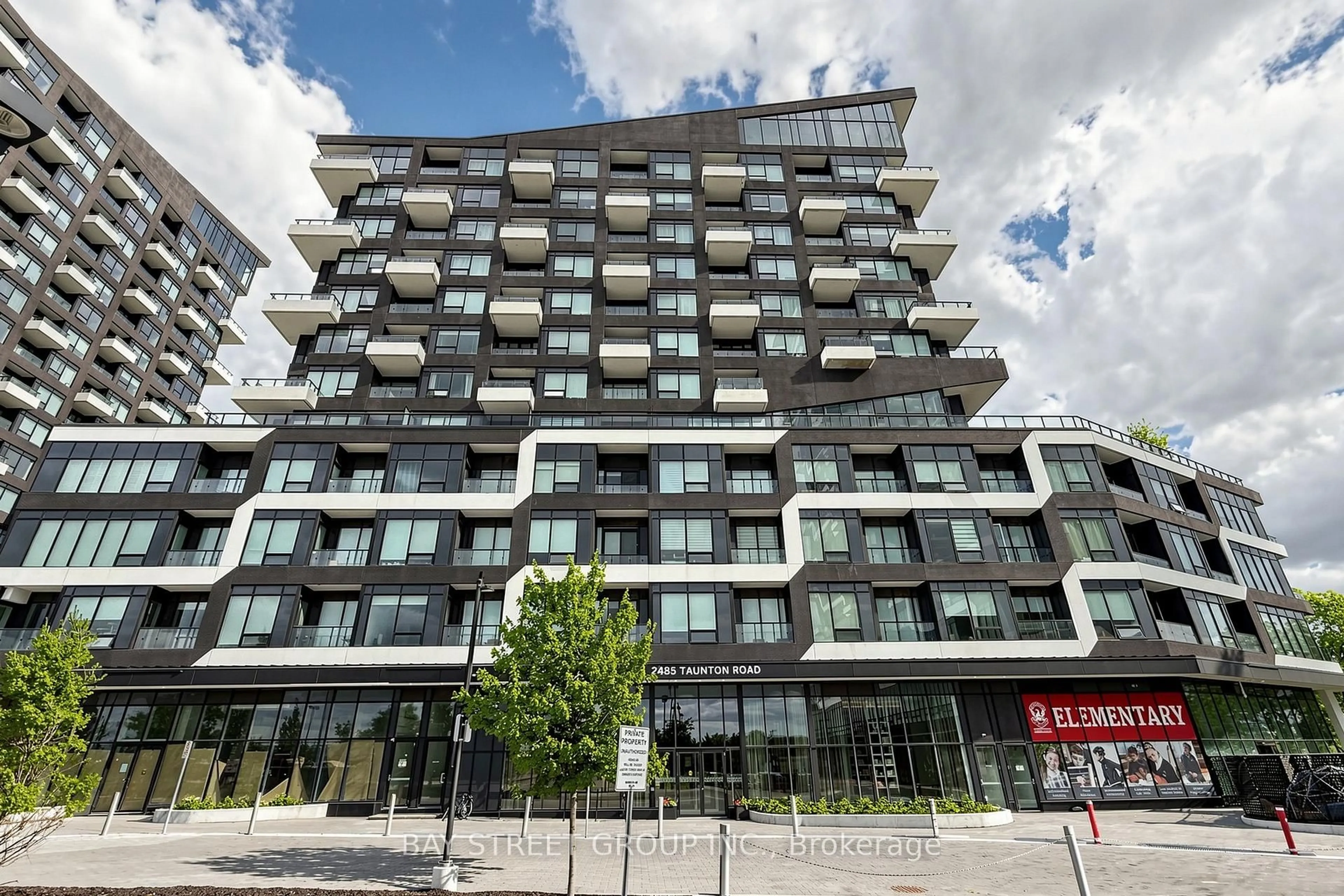 Patio, building for 2485 Taunton Rd #725, Oakville Ontario L6H 3R8