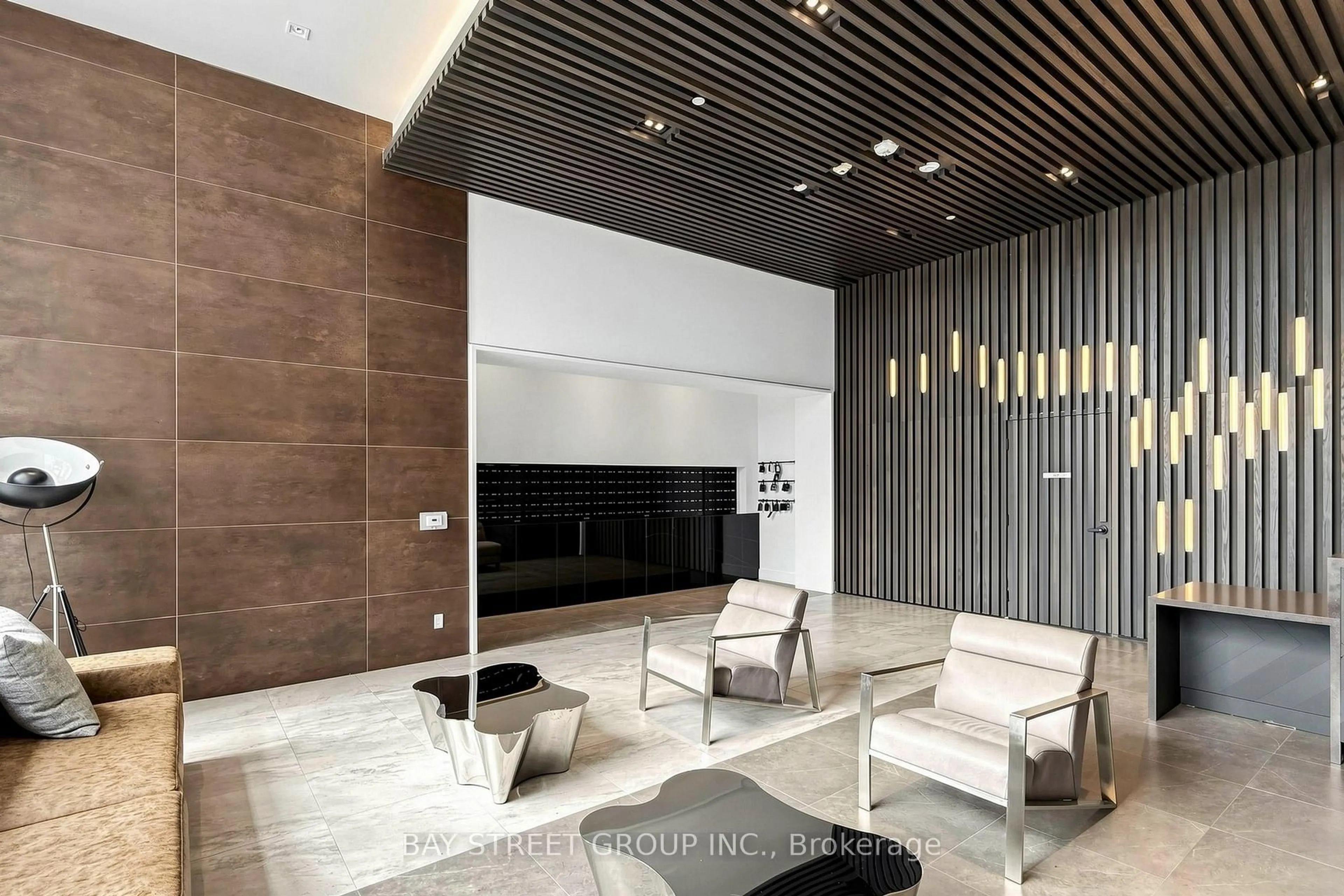 Lobby for 2485 Taunton Rd #725, Oakville Ontario L6H 3R8