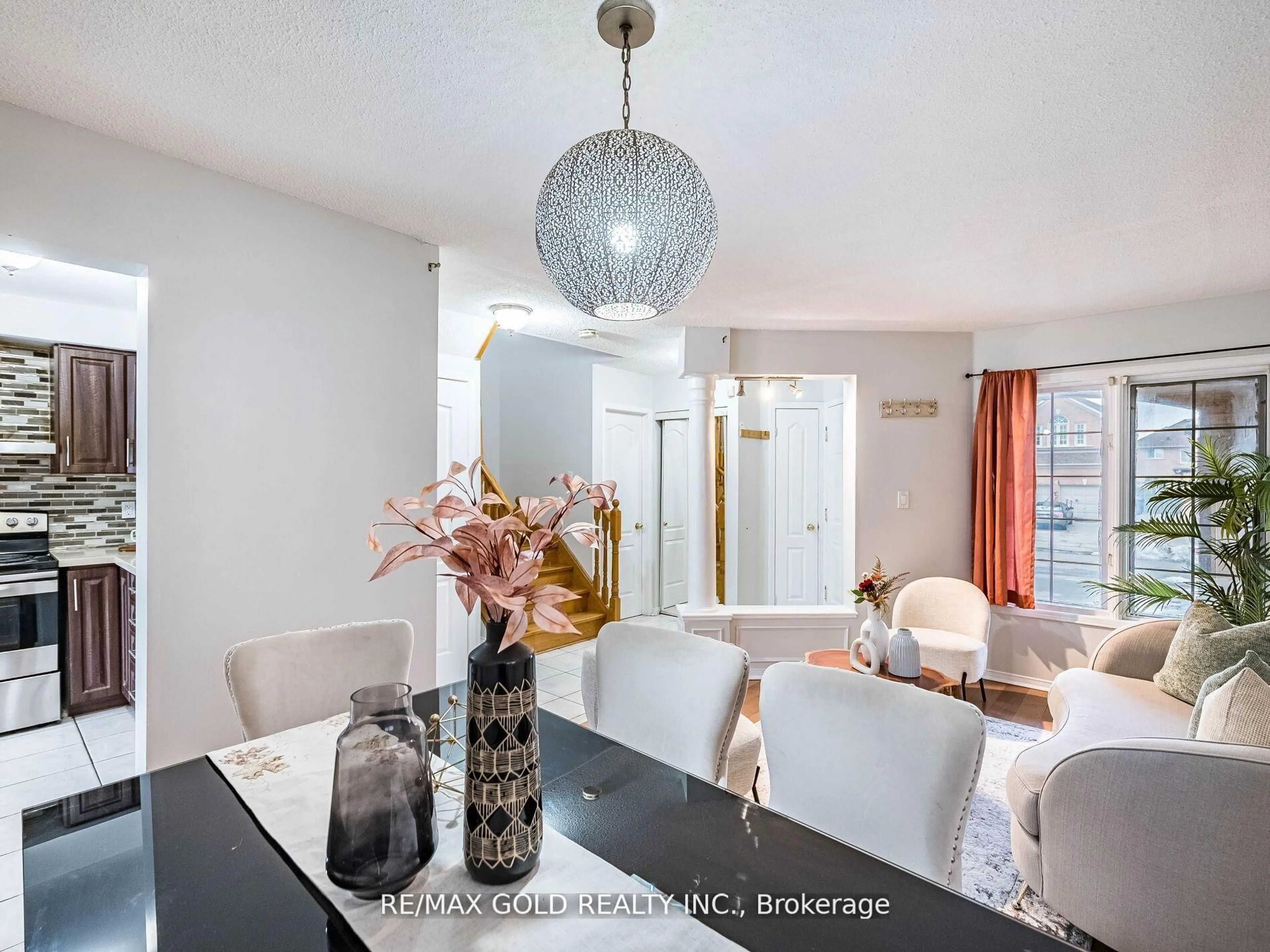 Dining room, unknown for 33 Fiddleneck Cres, Brampton Ontario L6R 1R2