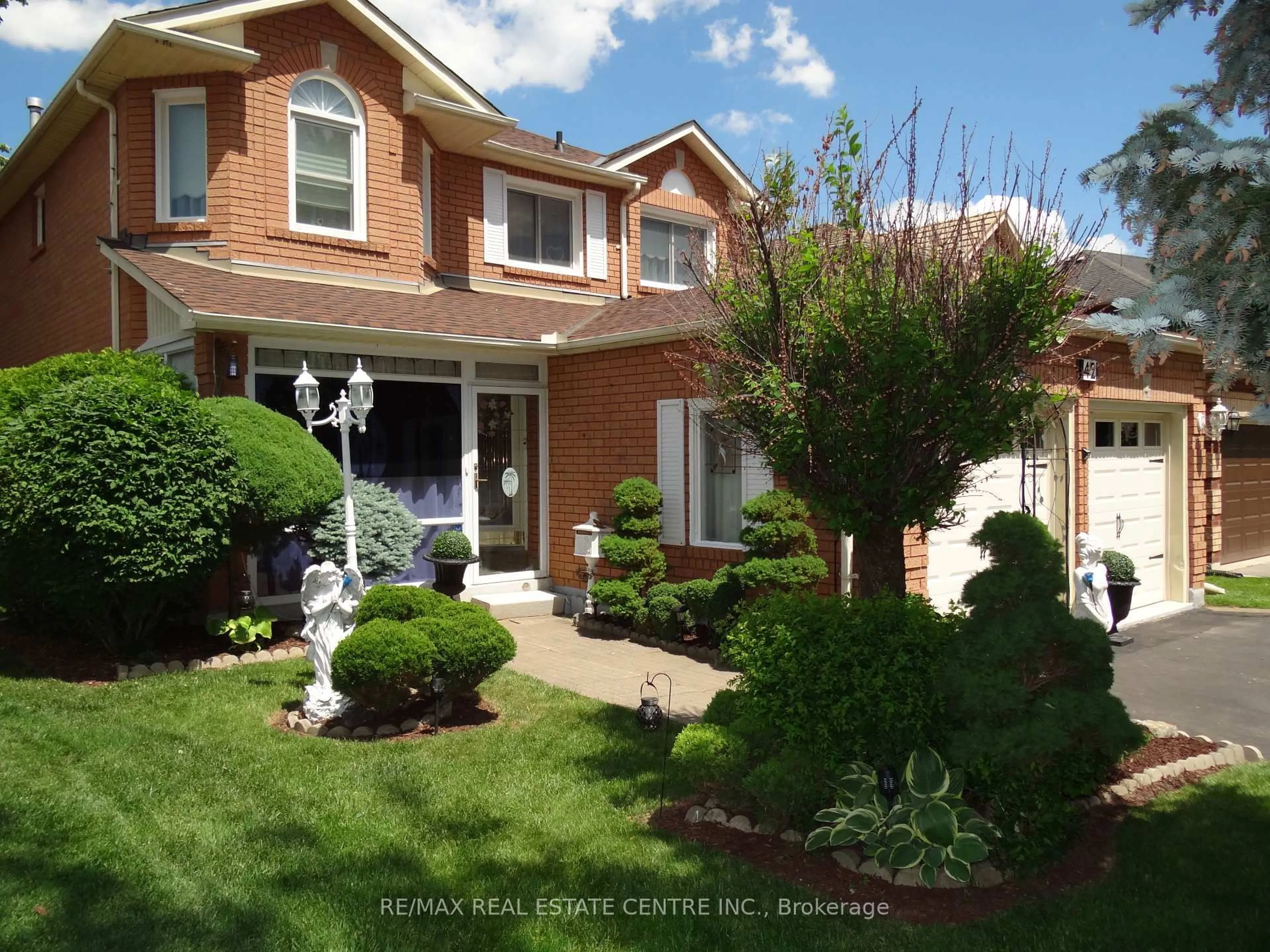 Home with brick exterior material, street for 42 Davis Cres, Halton Hills Ontario L7G 5P5