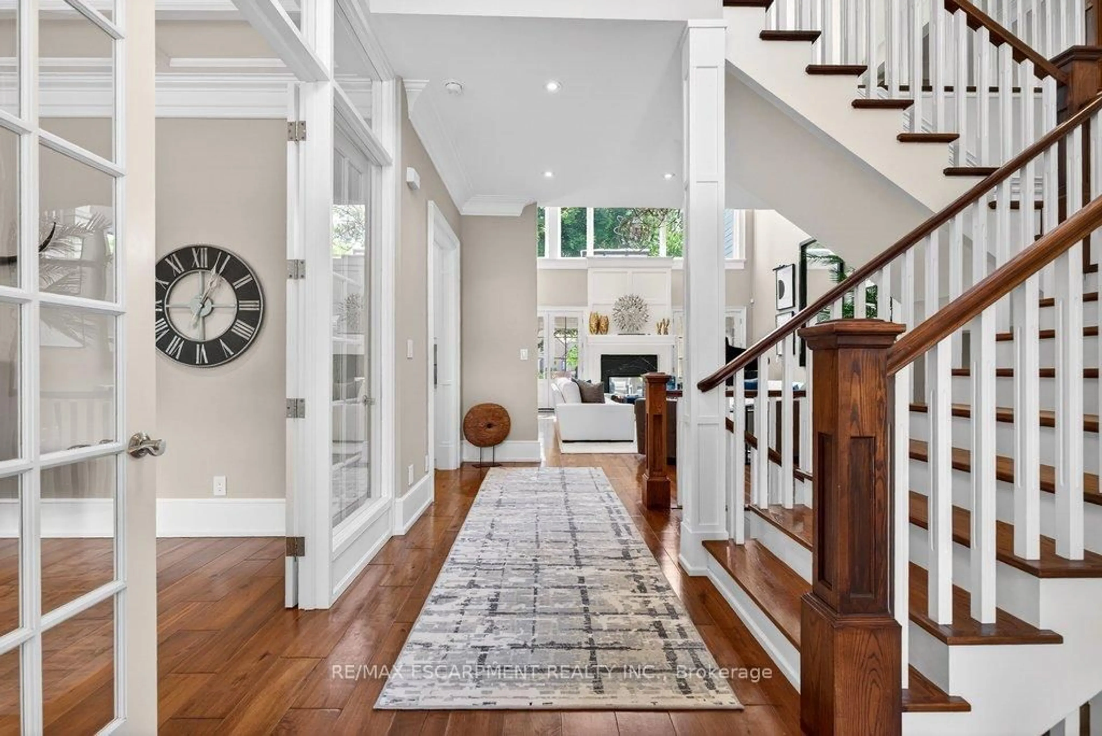 Indoor entryway for 162 Fruitland Ave, Burlington Ontario L7N 1W7