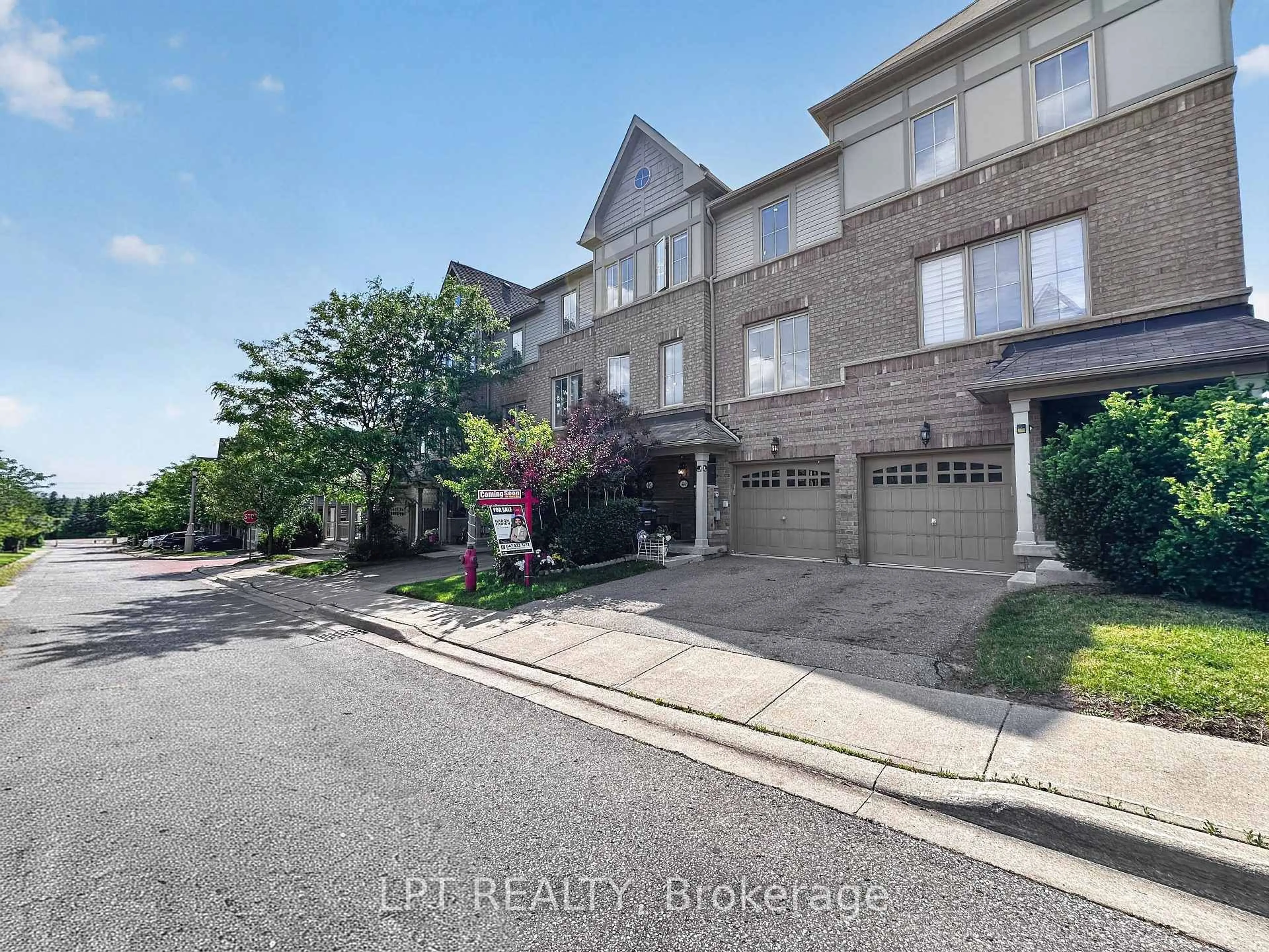 A pic from outside/outdoor area/front of a property/back of a property/a pic from drone, street for 44 Cedar Lake Cres, Brampton Ontario L6Y 0P9