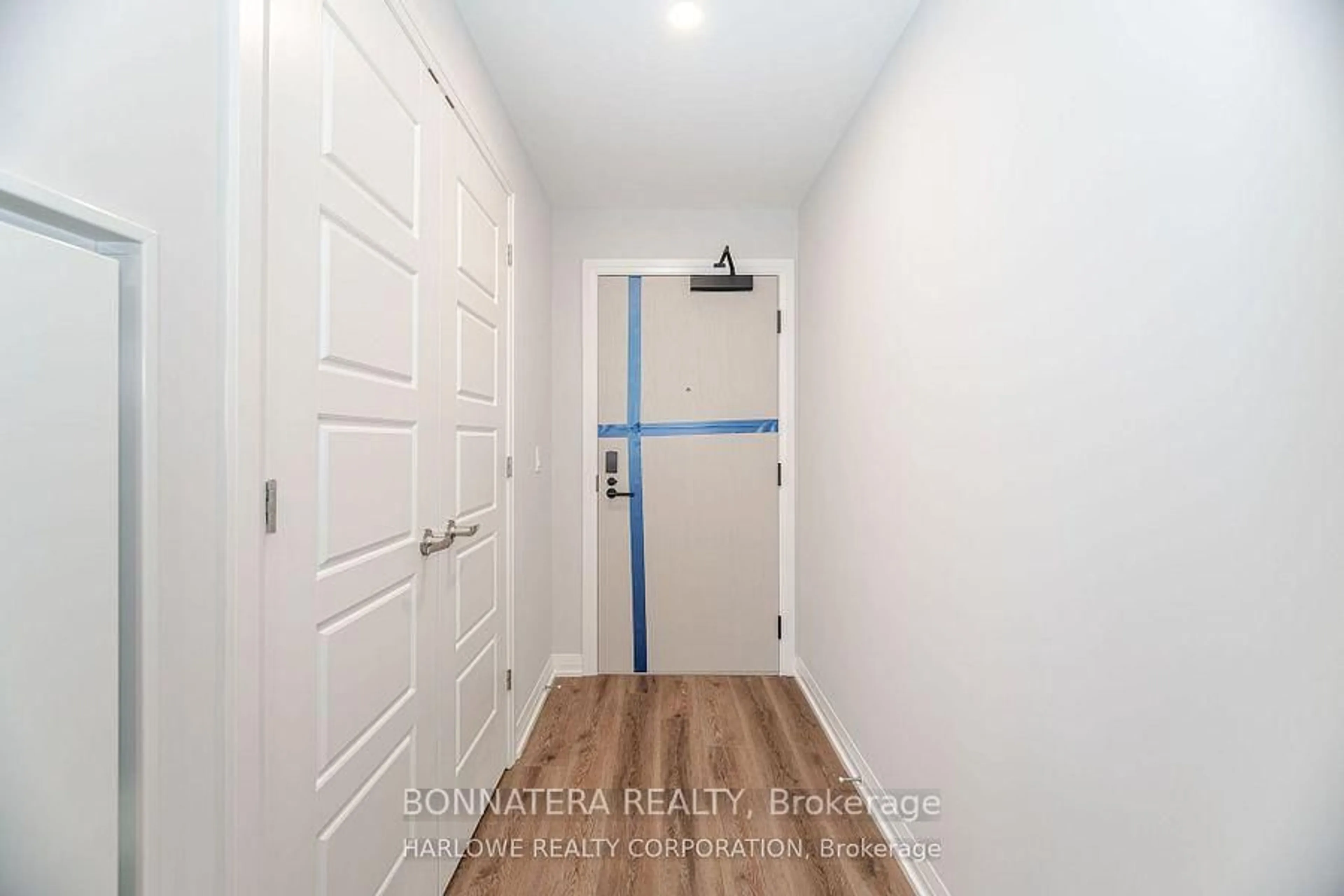 Indoor entryway for 3006 William Cutmore Blvd #907, Oakville Ontario L6H 8A4
